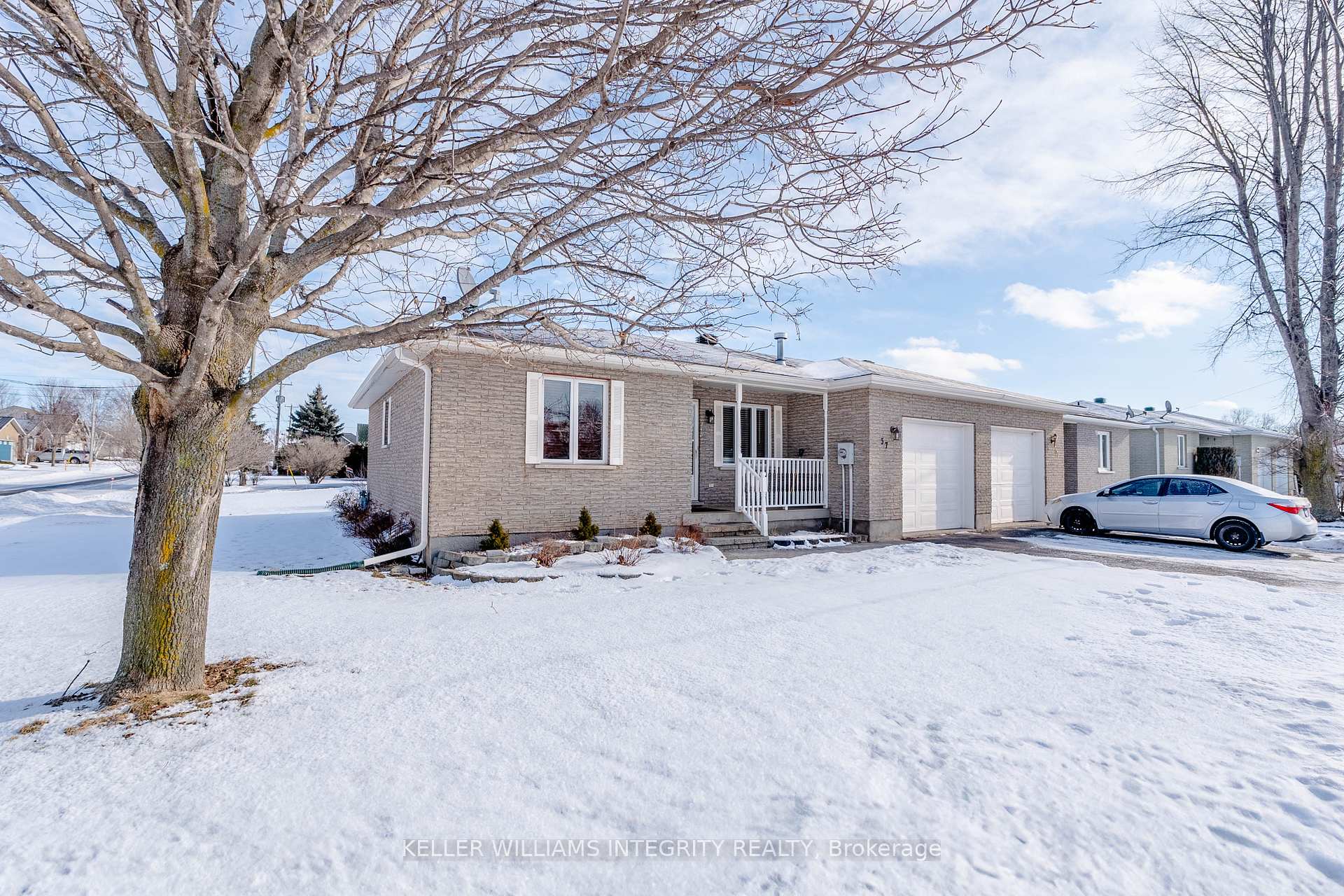 Photo 2 of 57 Sandfield Avenue N, North Glengarry, Alexandria — HOMEH