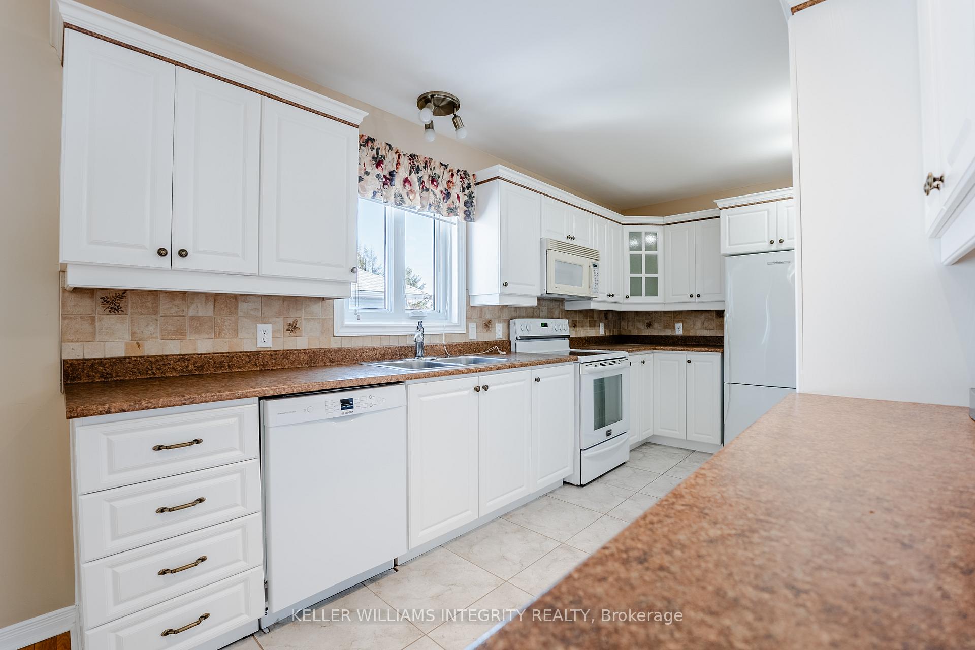 Photo 15 of 57 Sandfield Avenue N, North Glengarry, Alexandria — HOMEH