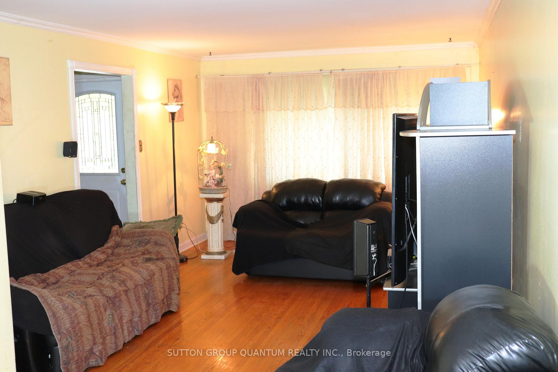 Photo 3 of 1575 Sandgate Crescent, Mississauga, Clarkson — HOMEH