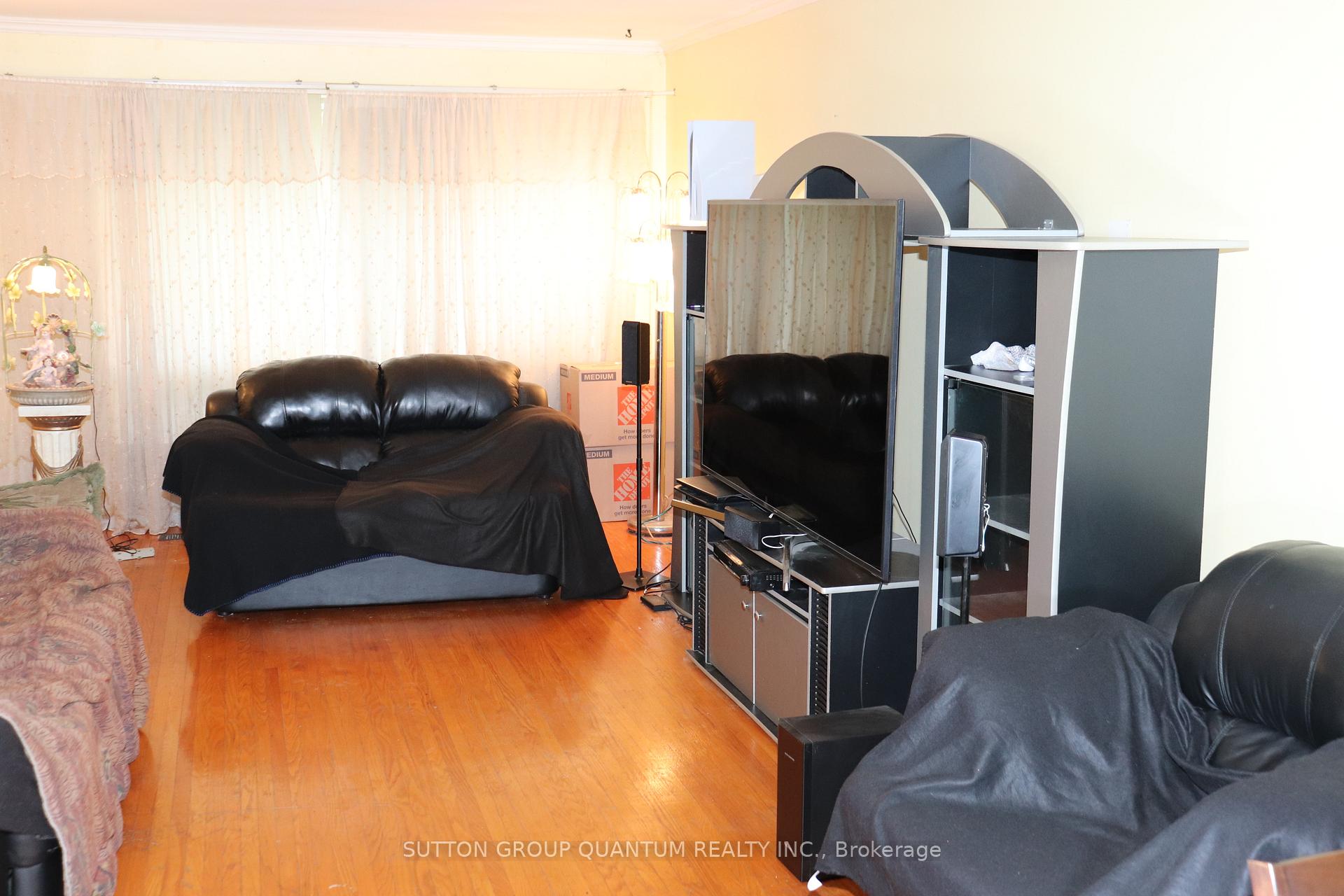 Photo 4 of 1575 Sandgate Crescent, Mississauga, Clarkson — HOMEH