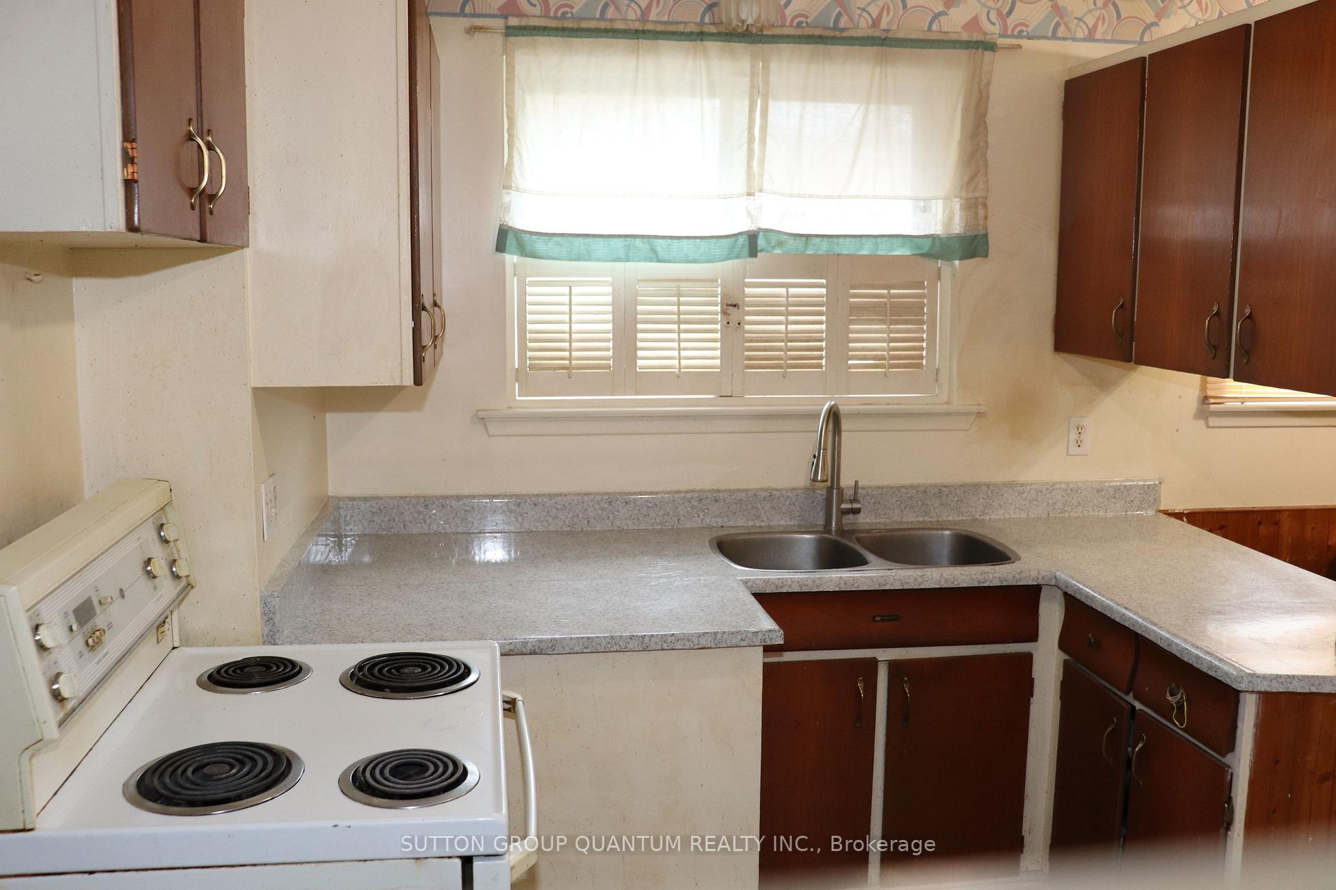 Photo 8 of 1575 Sandgate Crescent, Mississauga, Clarkson — HOMEH