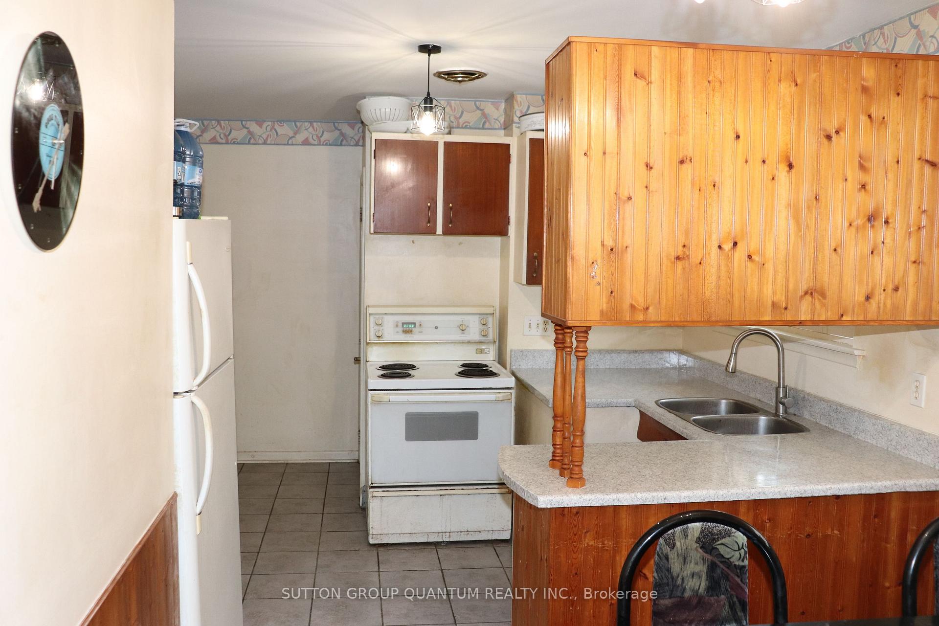 Photo 9 of 1575 Sandgate Crescent, Mississauga, Clarkson — HOMEH