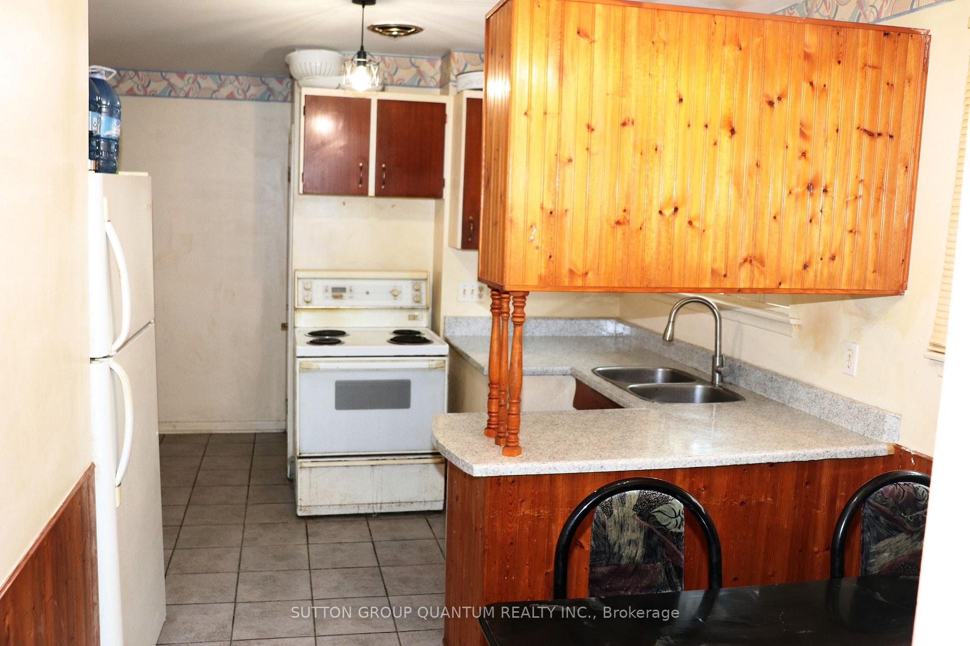 Photo 10 of 1575 Sandgate Crescent, Mississauga, Clarkson — HOMEH