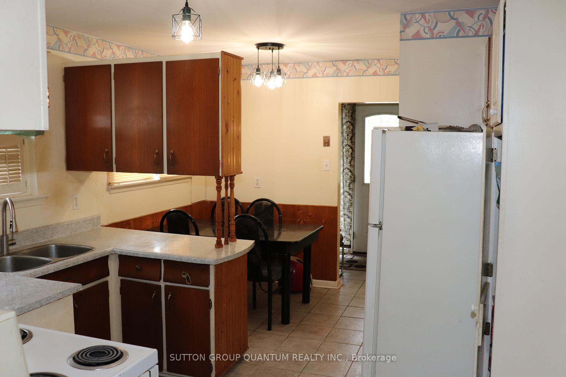 Photo 11 of 1575 Sandgate Crescent, Mississauga, Clarkson — HOMEH