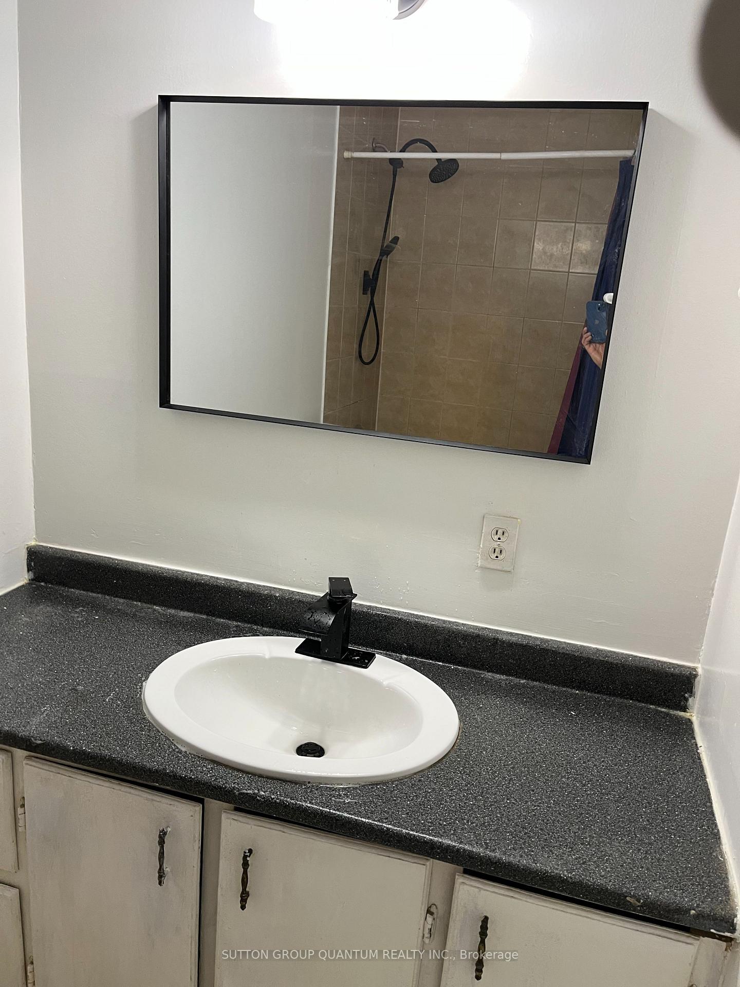 Photo 13 of 1575 Sandgate Crescent, Mississauga, Clarkson — HOMEH