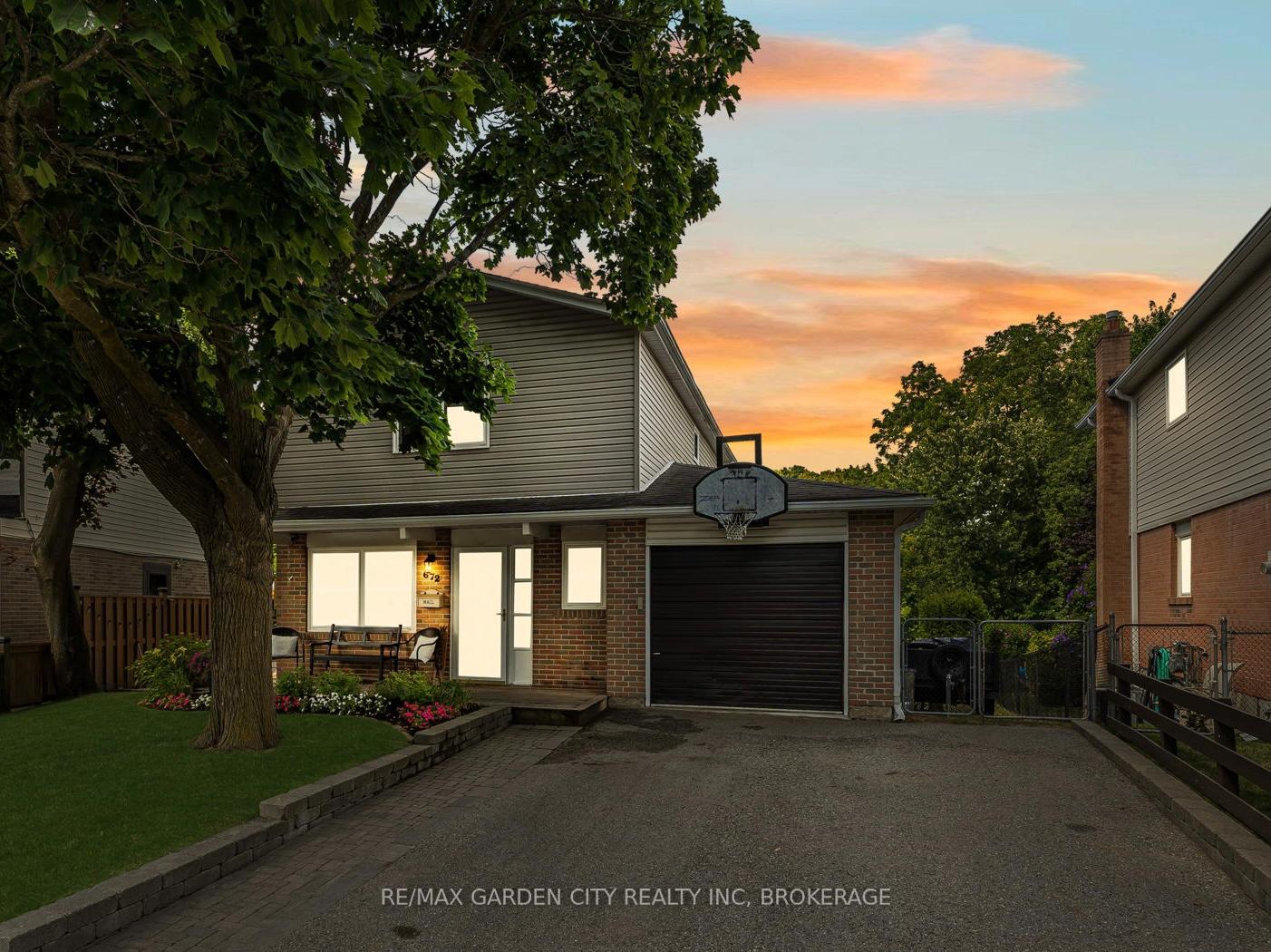 Photo 1 of 672 Irwin Crescent, Newmarket, Huron Heights-Leslie Valley — HOMEH
