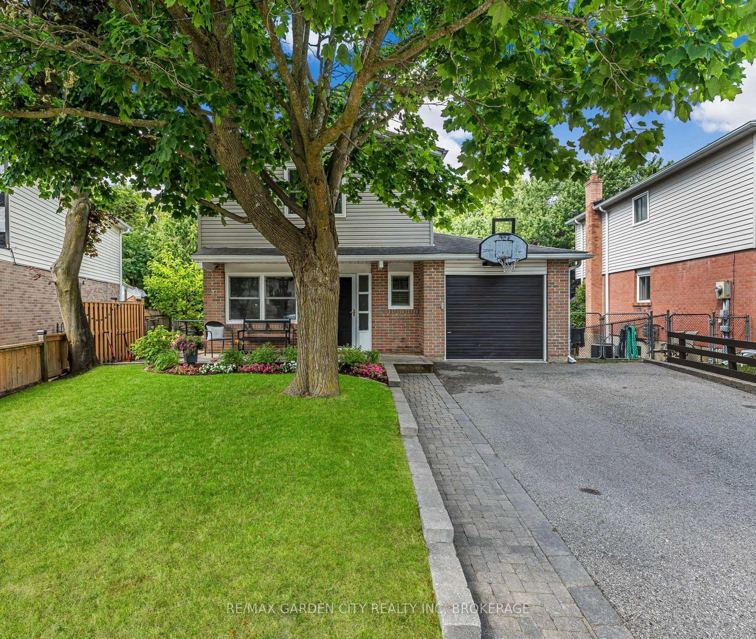 Photo 2 of 672 Irwin Crescent, Newmarket, Huron Heights-Leslie Valley — HOMEH