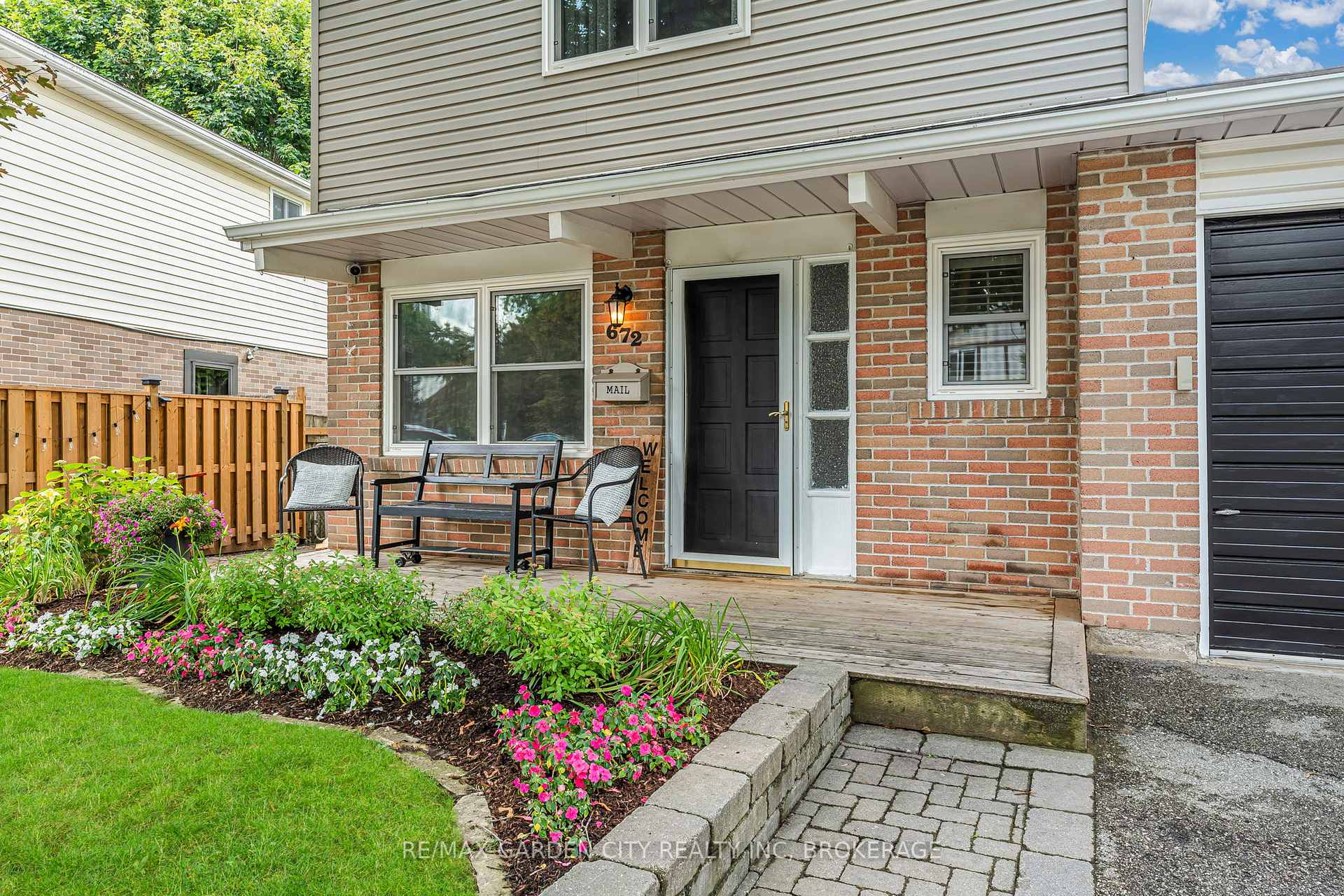 Photo 3 of 672 Irwin Crescent, Newmarket, Huron Heights-Leslie Valley — HOMEH
