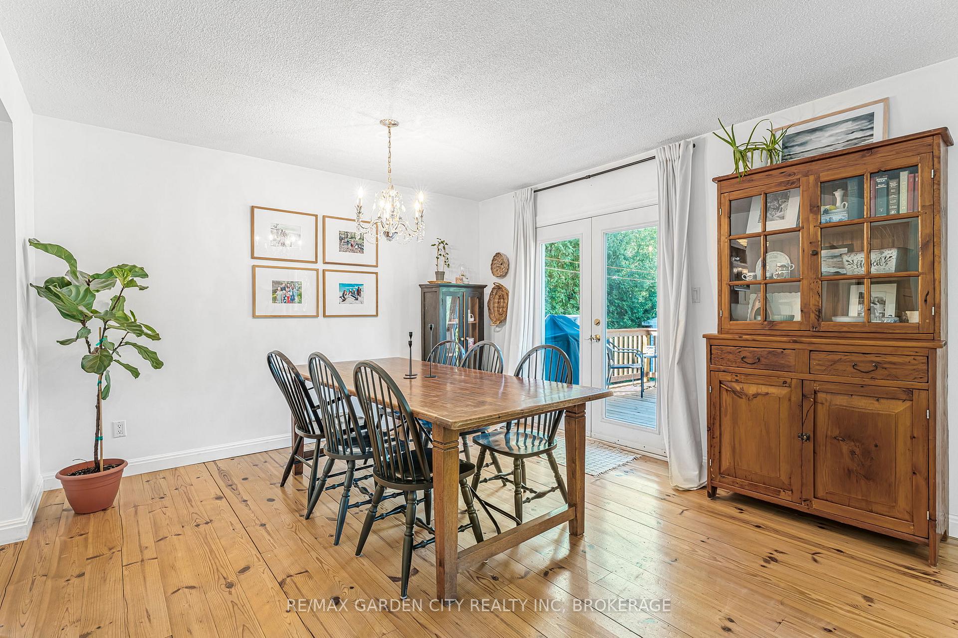 Photo 7 of 672 Irwin Crescent, Newmarket, Huron Heights-Leslie Valley — HOMEH
