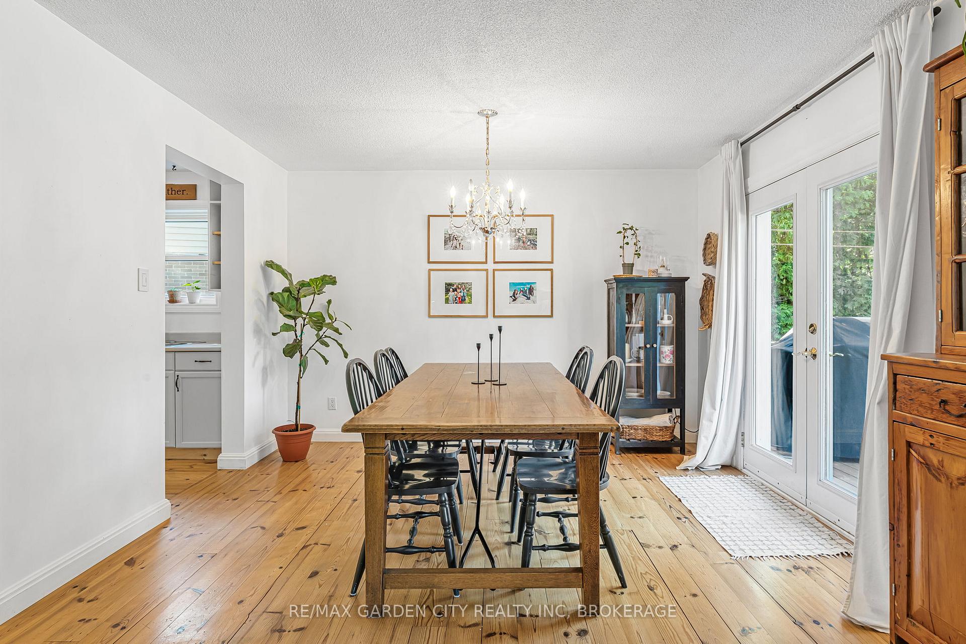 Photo 10 of 672 Irwin Crescent, Newmarket, Huron Heights-Leslie Valley — HOMEH