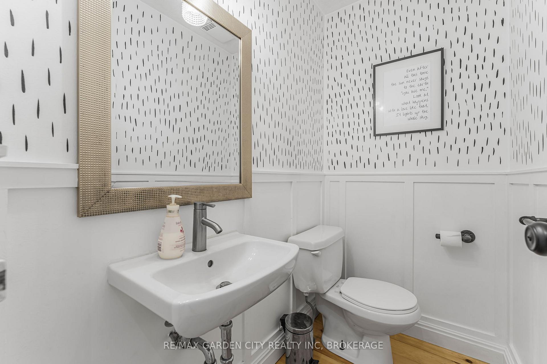 Photo 14 of 672 Irwin Crescent, Newmarket, Huron Heights-Leslie Valley — HOMEH