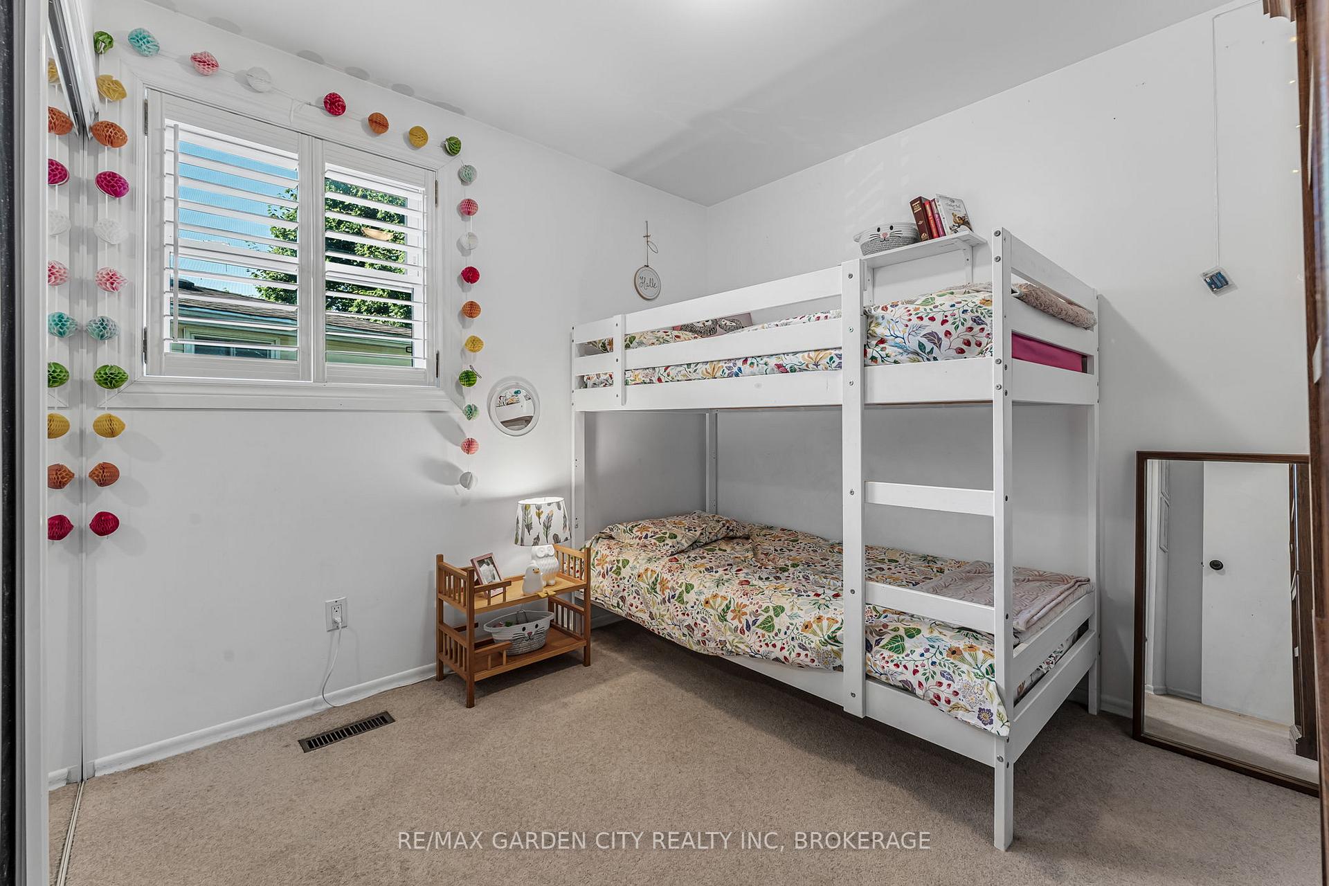 Photo 19 of 672 Irwin Crescent, Newmarket, Huron Heights-Leslie Valley — HOMEH