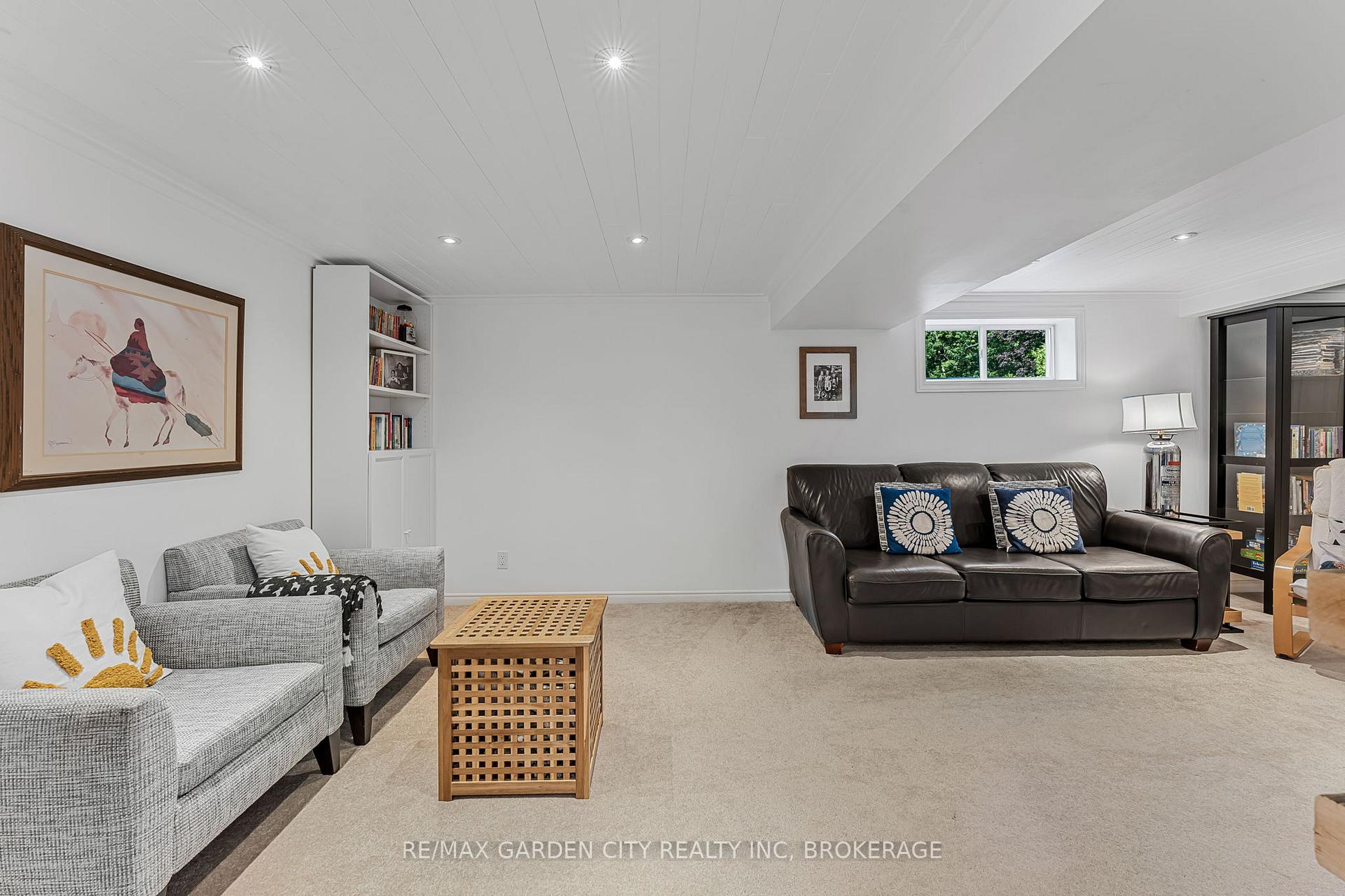 Photo 22 of 672 Irwin Crescent, Newmarket, Huron Heights-Leslie Valley — HOMEH