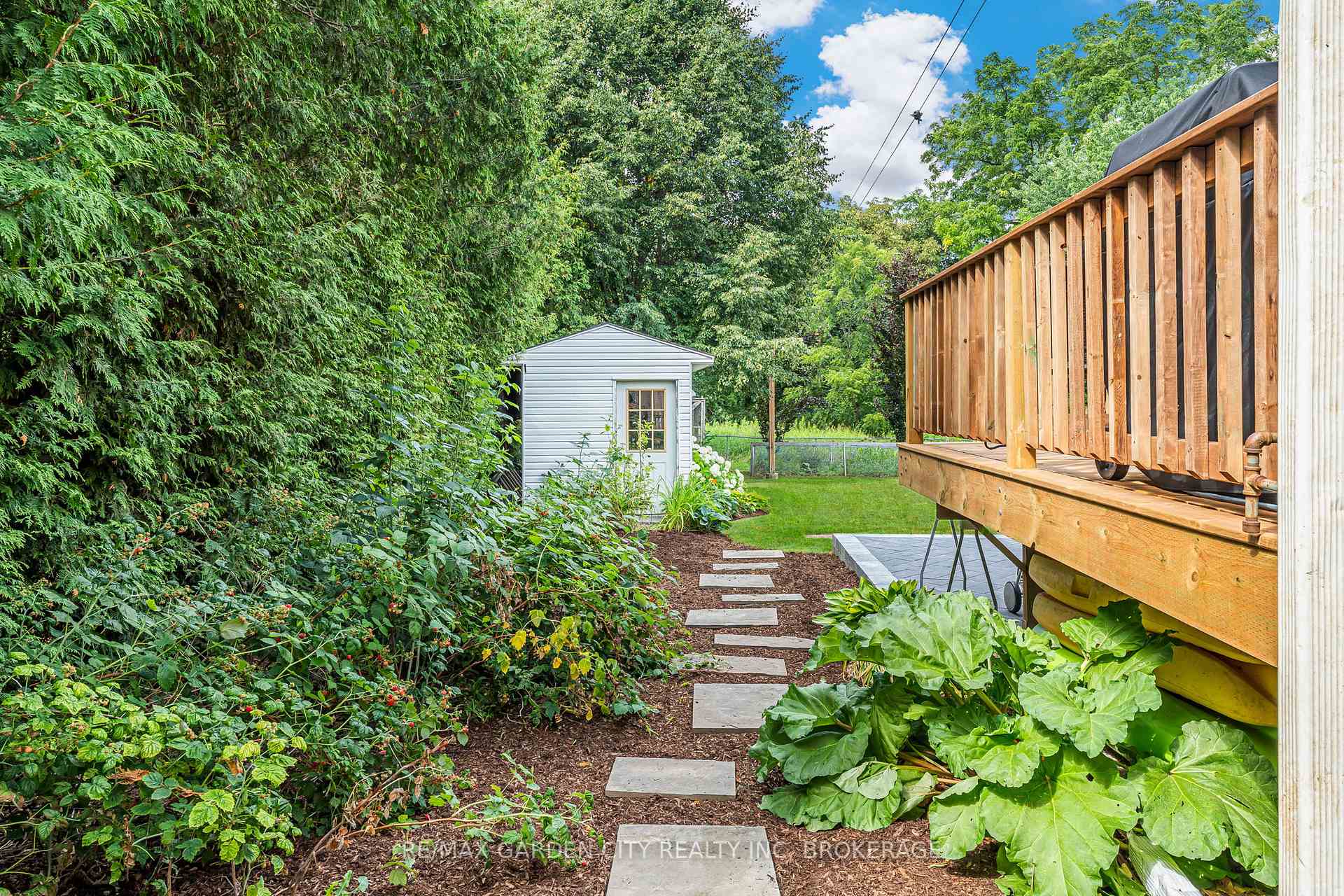 Photo 31 of 672 Irwin Crescent, Newmarket, Huron Heights-Leslie Valley — HOMEH