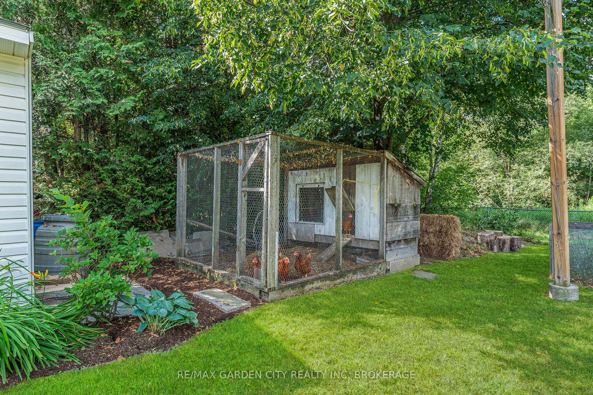 Photo 33 of 672 Irwin Crescent, Newmarket, Huron Heights-Leslie Valley — HOMEH