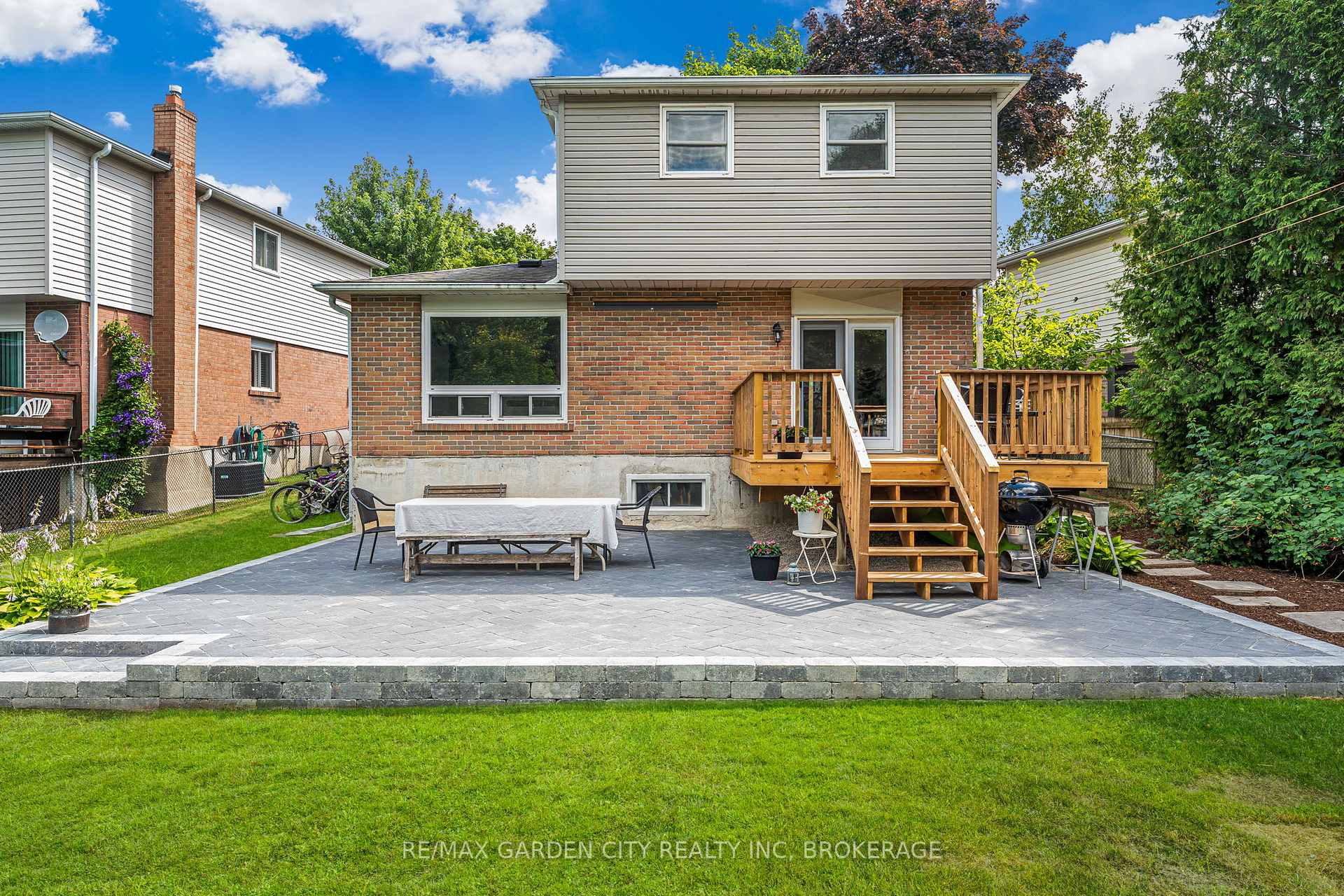 Photo 35 of 672 Irwin Crescent, Newmarket, Huron Heights-Leslie Valley — HOMEH