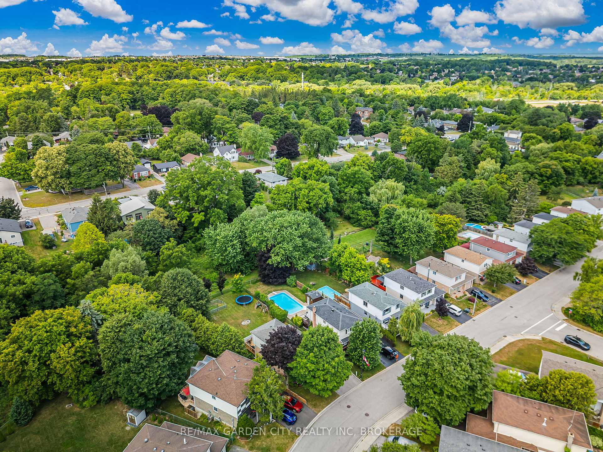 Photo 39 of 672 Irwin Crescent, Newmarket, Huron Heights-Leslie Valley — HOMEH