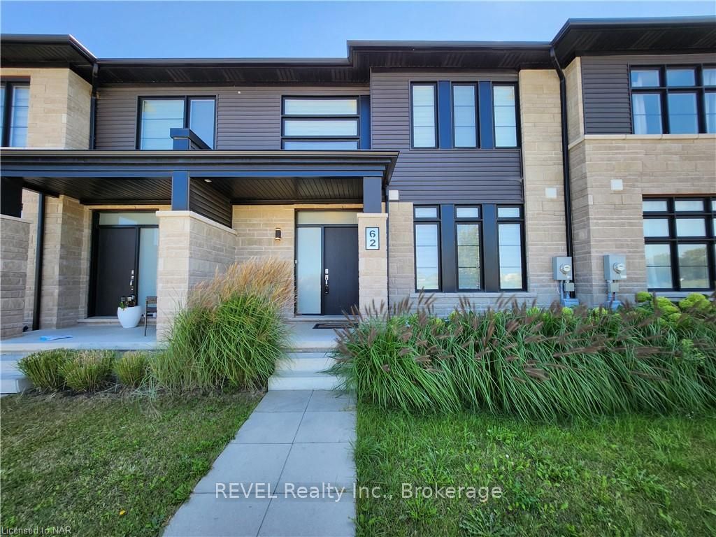 Front of 62 Summersides Boulevard
