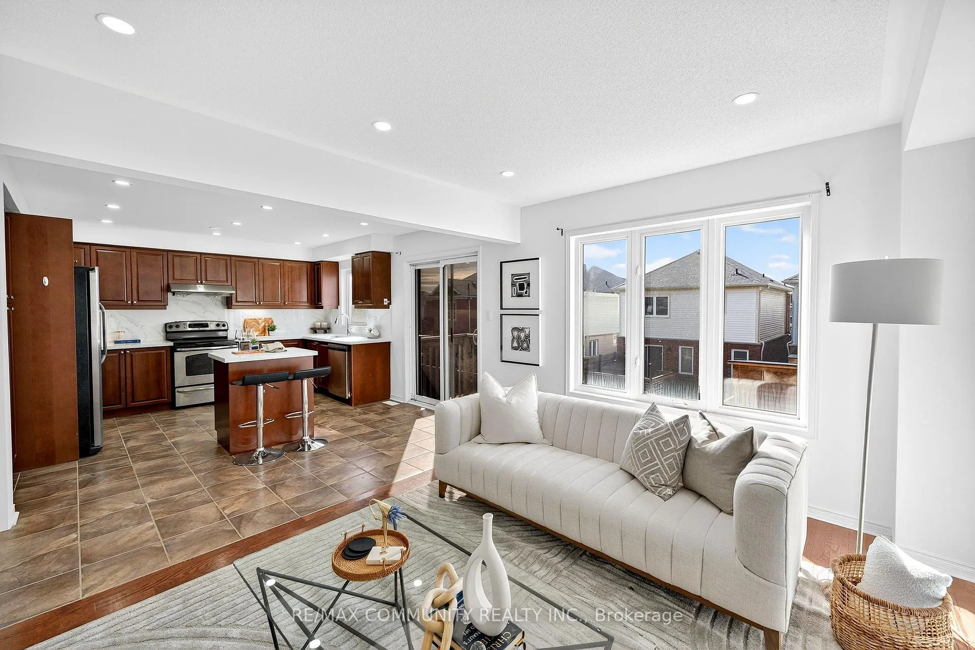 Photo 15 of 775 Mccue Drive, Oshawa, Taunton — HOMEH