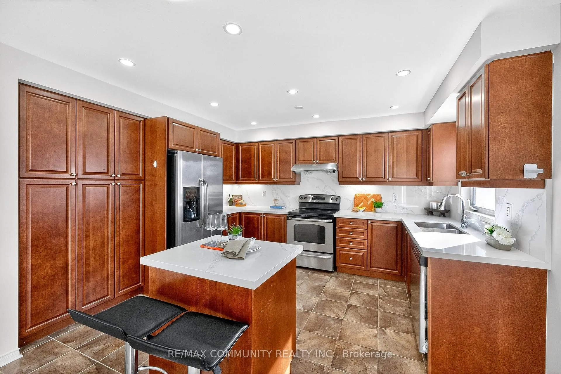 Photo 16 of 775 Mccue Drive, Oshawa, Taunton — HOMEH
