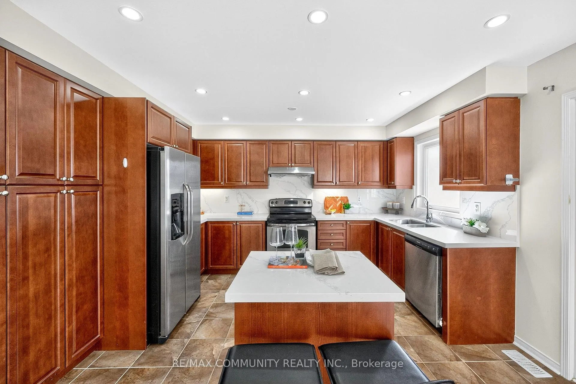 Photo 17 of 775 Mccue Drive, Oshawa, Taunton — HOMEH