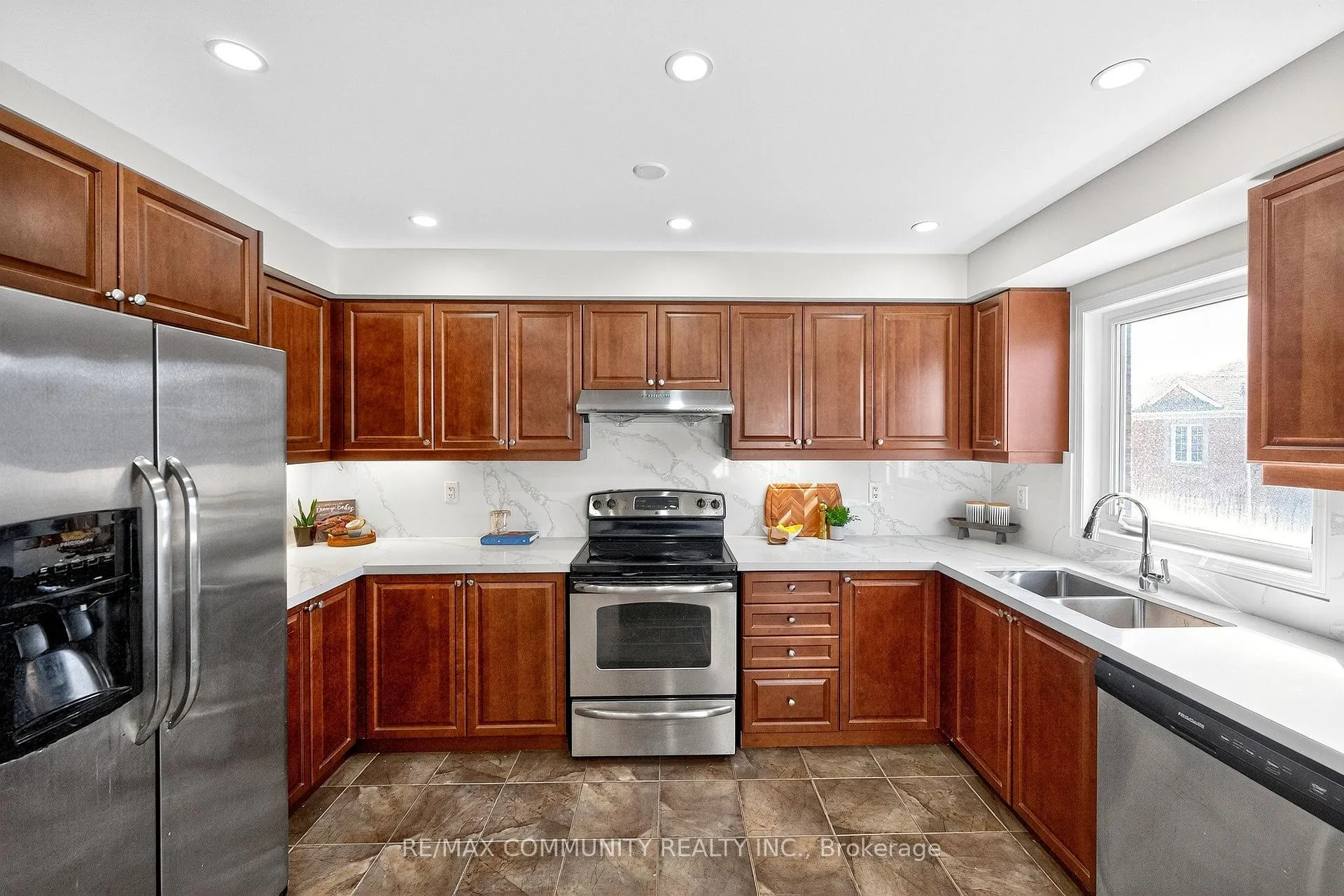 Photo 18 of 775 Mccue Drive, Oshawa, Taunton — HOMEH