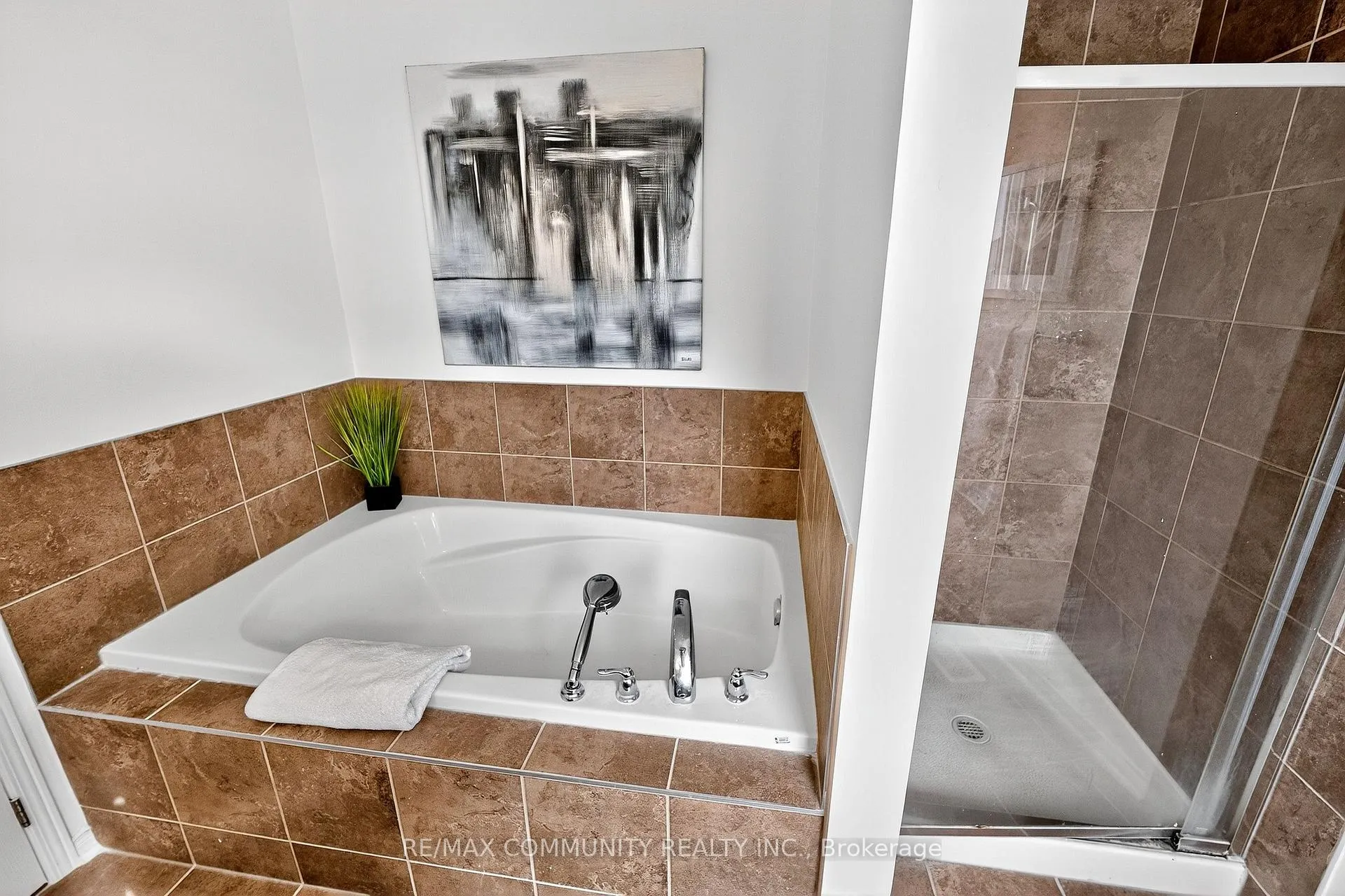 Photo 28 of 775 Mccue Drive, Oshawa, Taunton — HOMEH