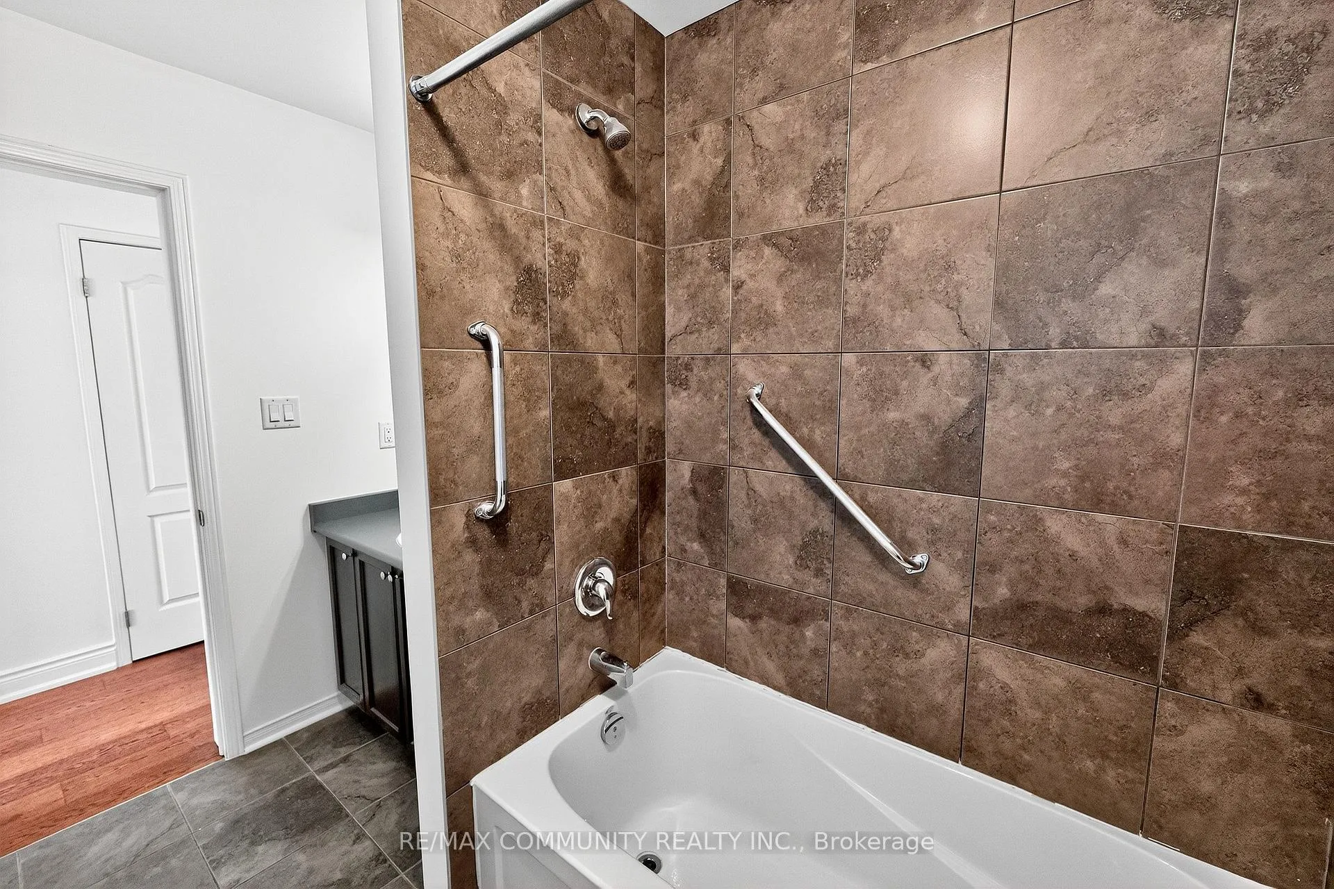Photo 35 of 775 Mccue Drive, Oshawa, Taunton — HOMEH