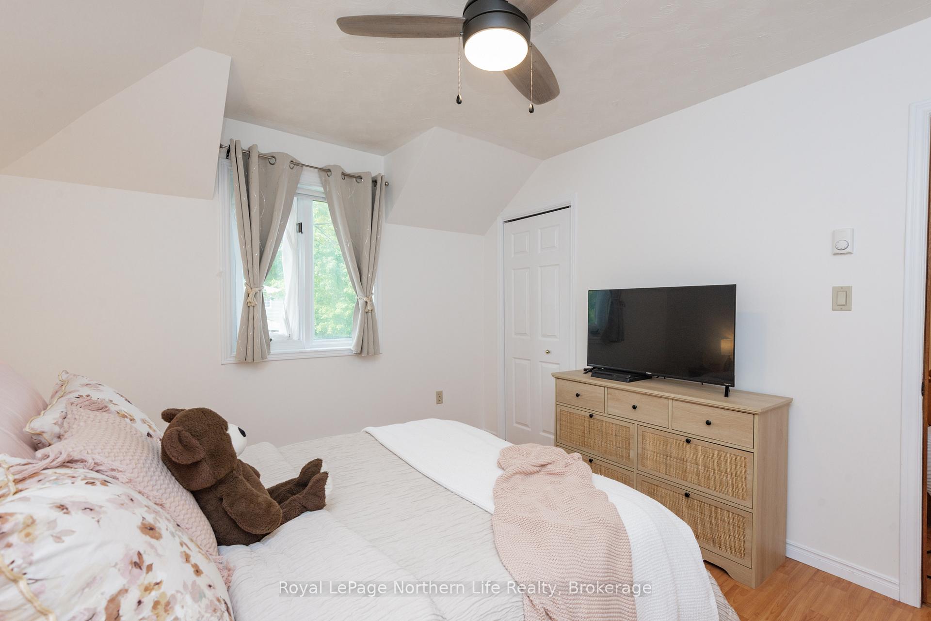 Photo 24 of 305 Pearce Street, North Bay, Airport — HOMEH