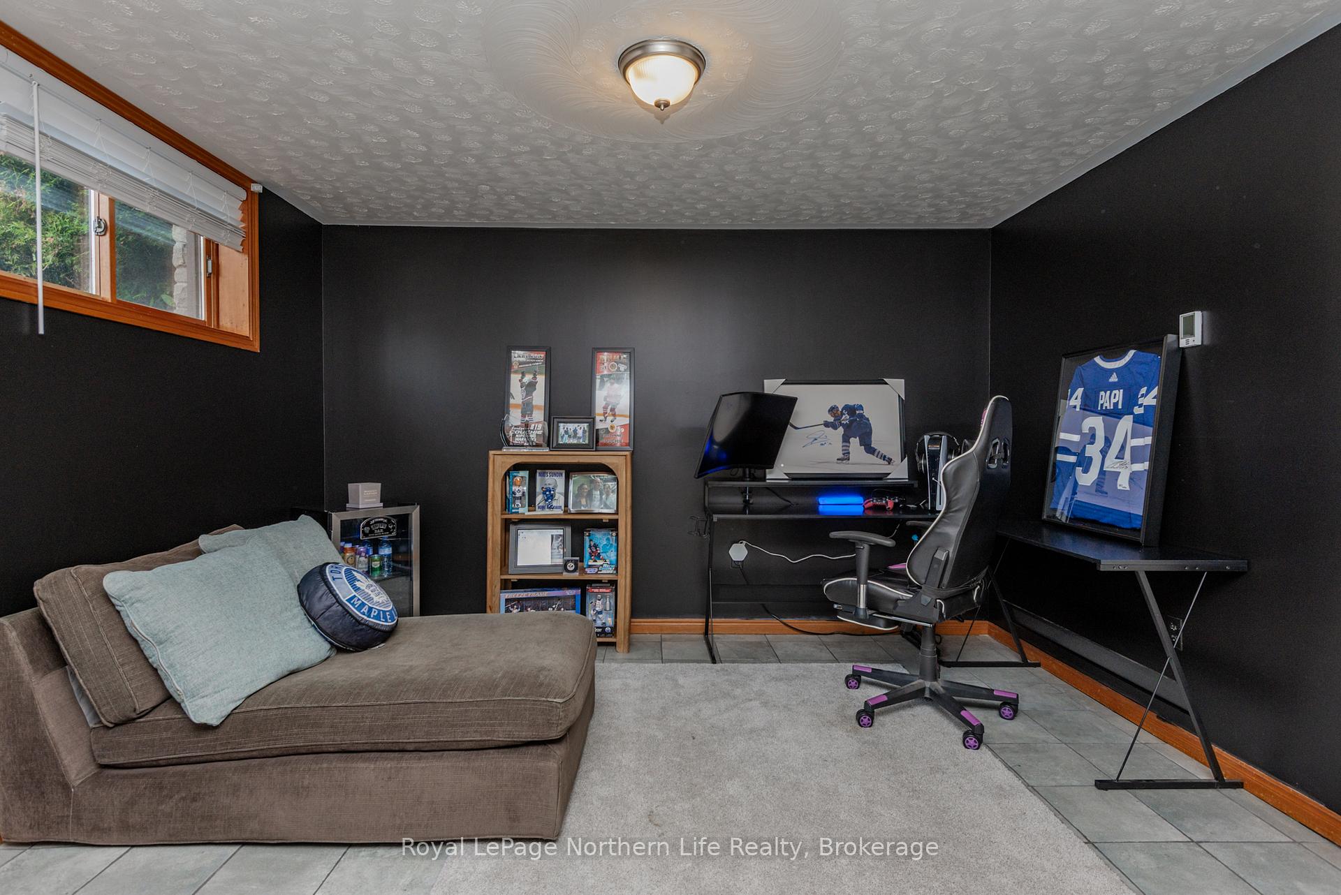 Photo 35 of 305 Pearce Street, North Bay, Airport — HOMEH
