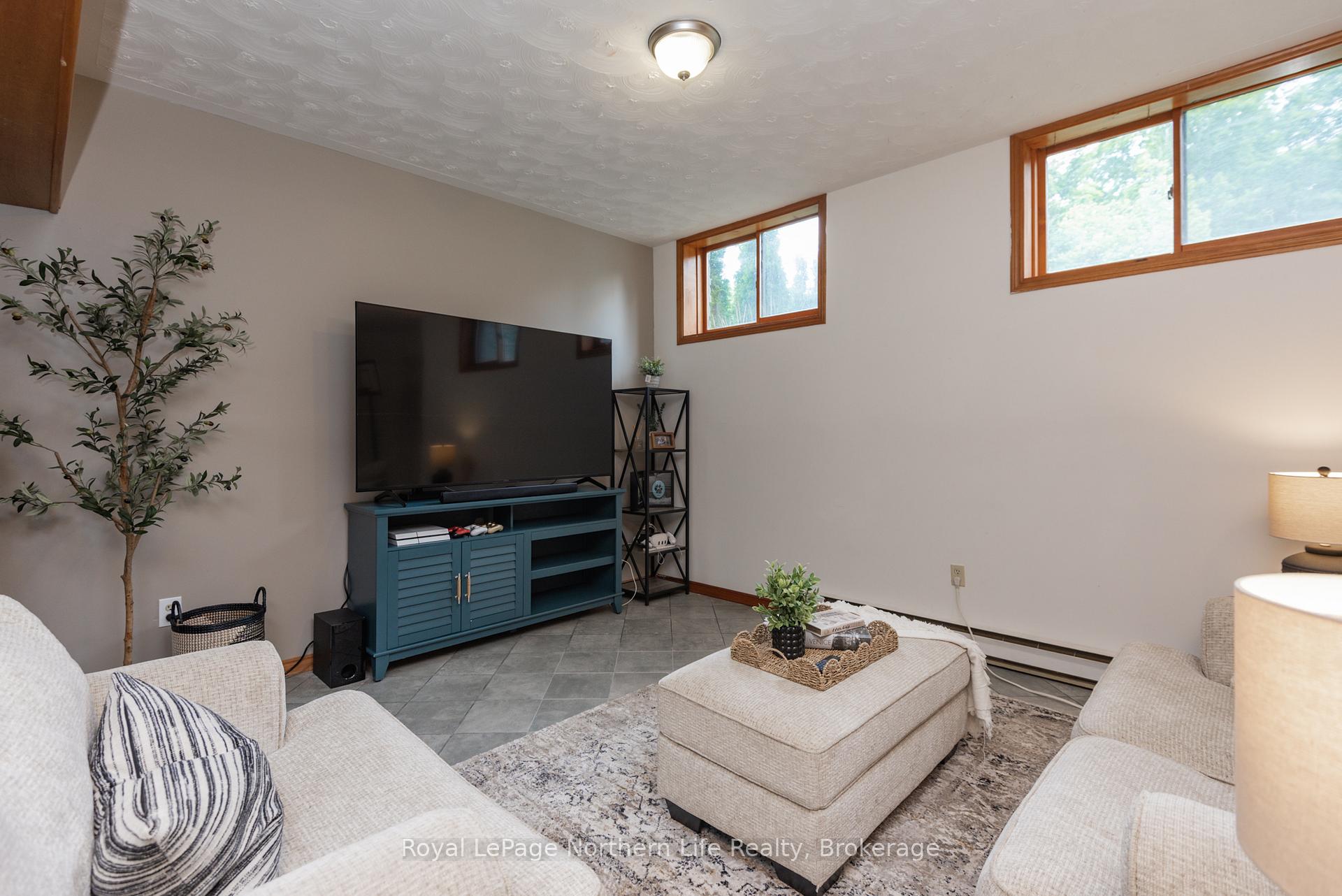 Photo 37 of 305 Pearce Street, North Bay, Airport — HOMEH