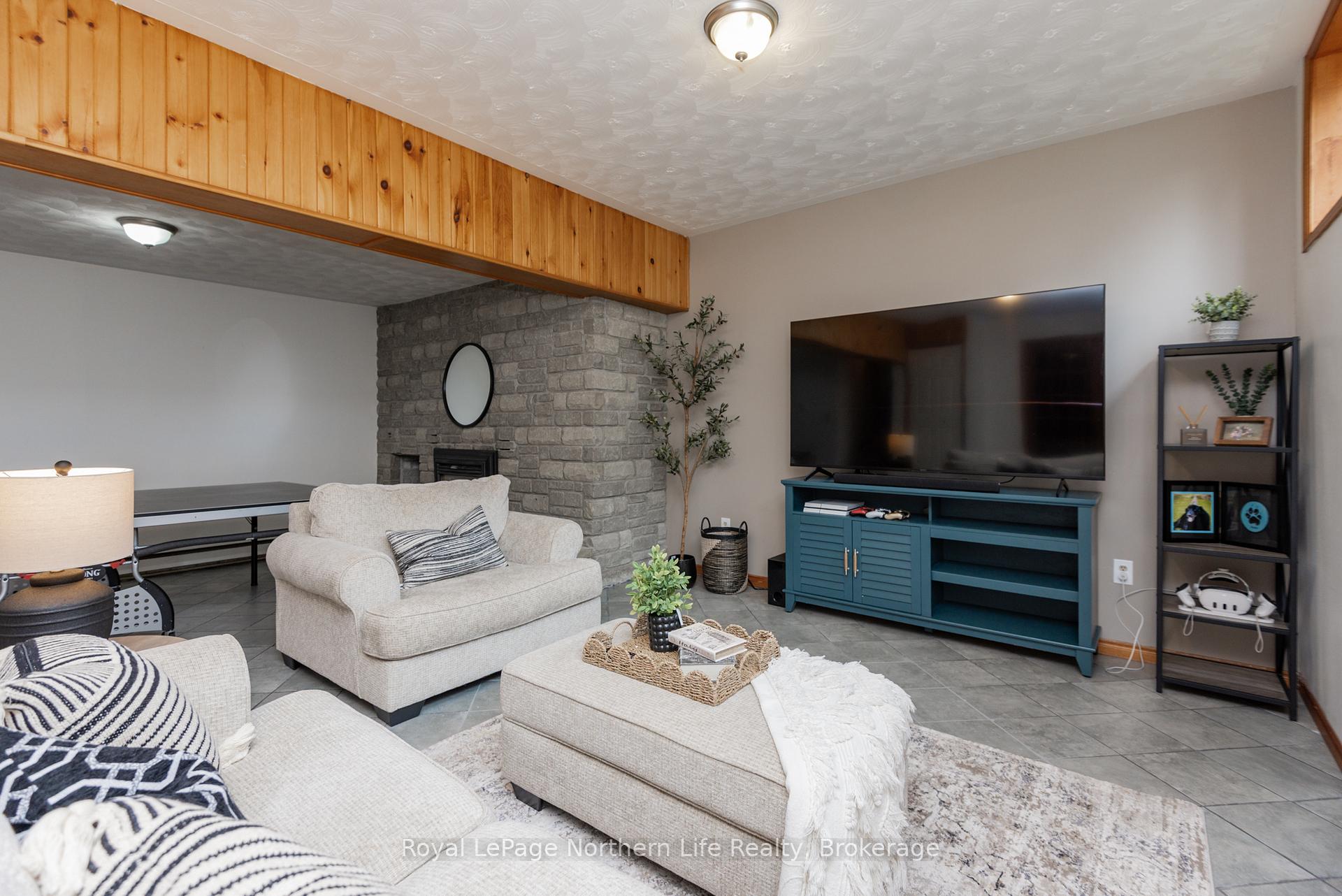 Photo 38 of 305 Pearce Street, North Bay, Airport — HOMEH