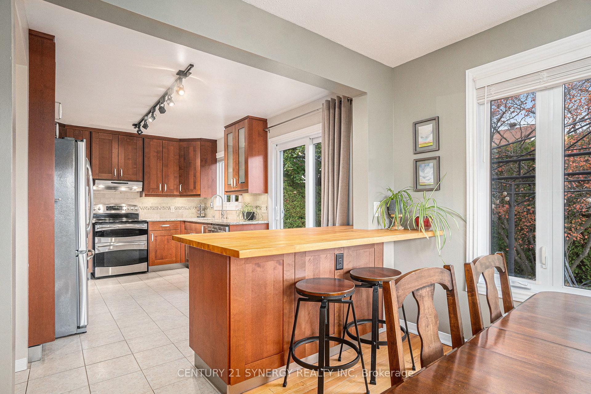 Photo 9 of 1665 Champneuf Drive, Ottawa, Chateauneuf — HOMEH