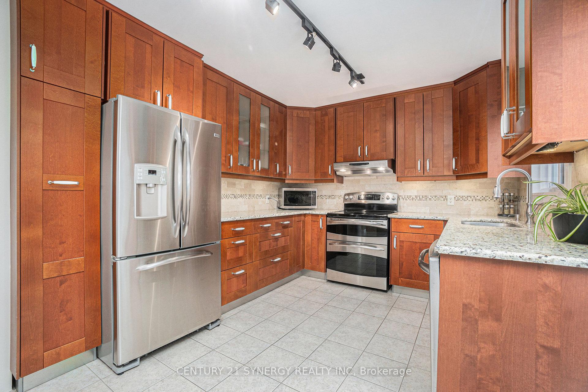 Photo 10 of 1665 Champneuf Drive, Ottawa, Chateauneuf — HOMEH