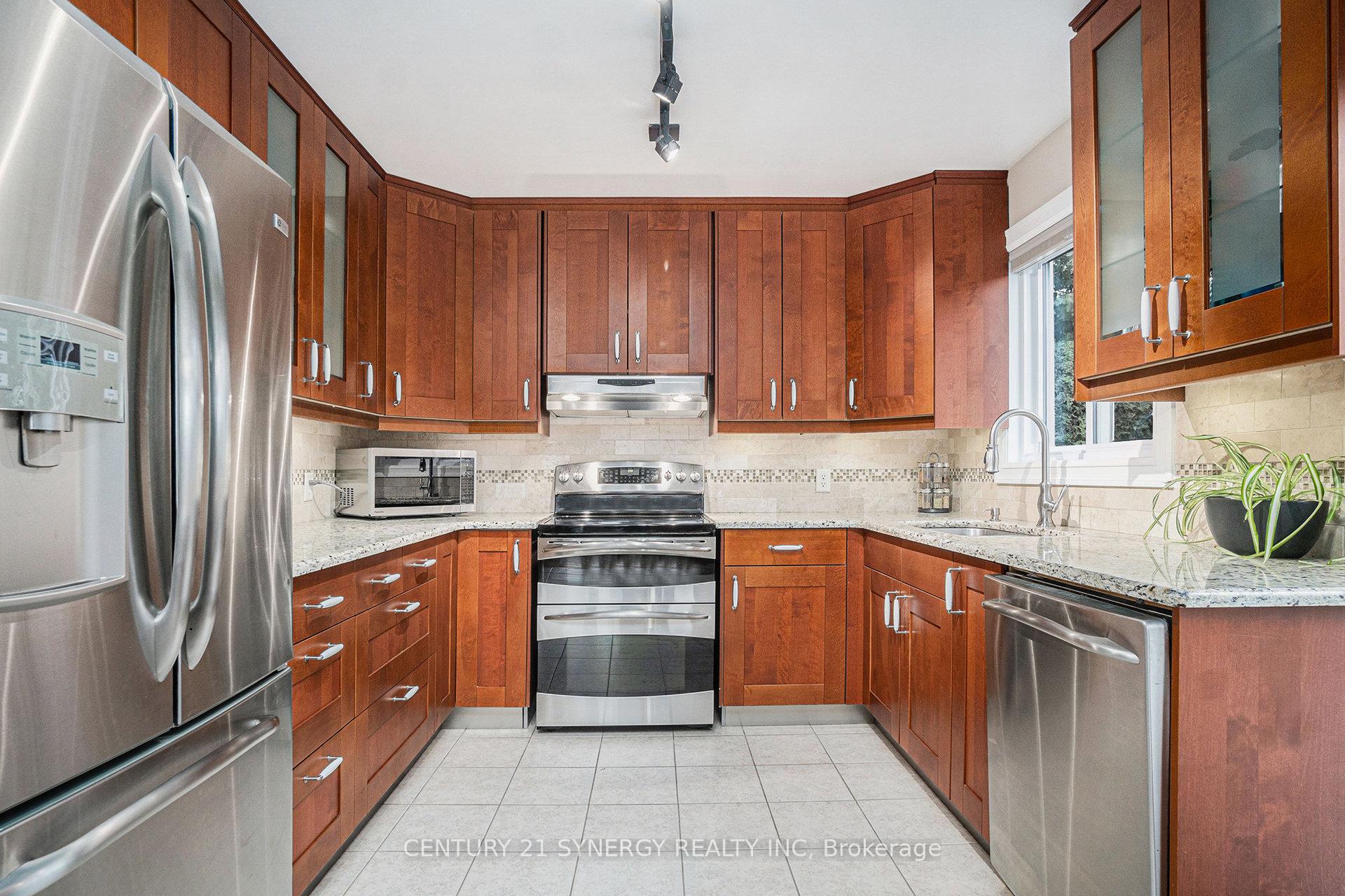 Photo 11 of 1665 Champneuf Drive, Ottawa, Chateauneuf — HOMEH
