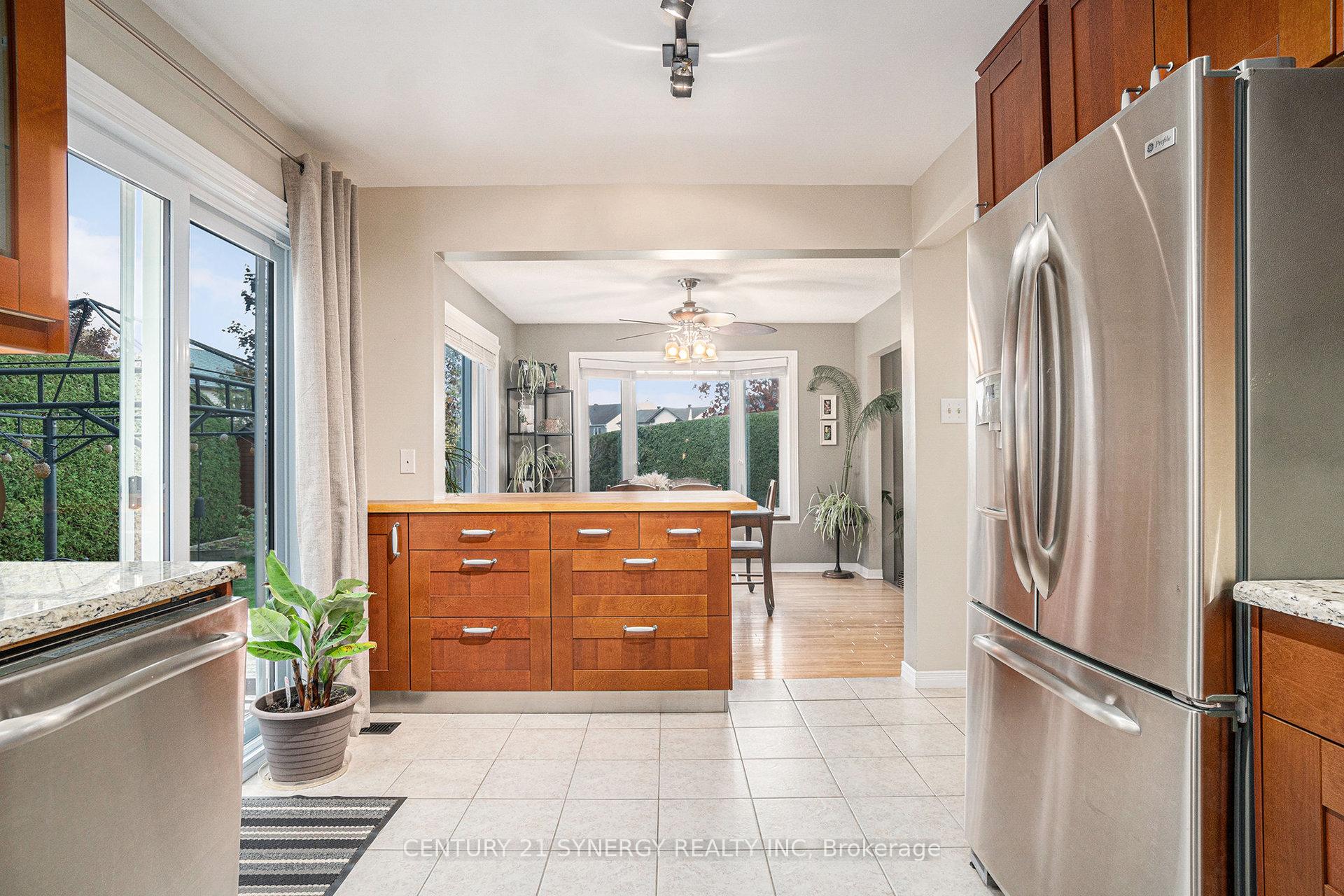 Photo 12 of 1665 Champneuf Drive, Ottawa, Chateauneuf — HOMEH