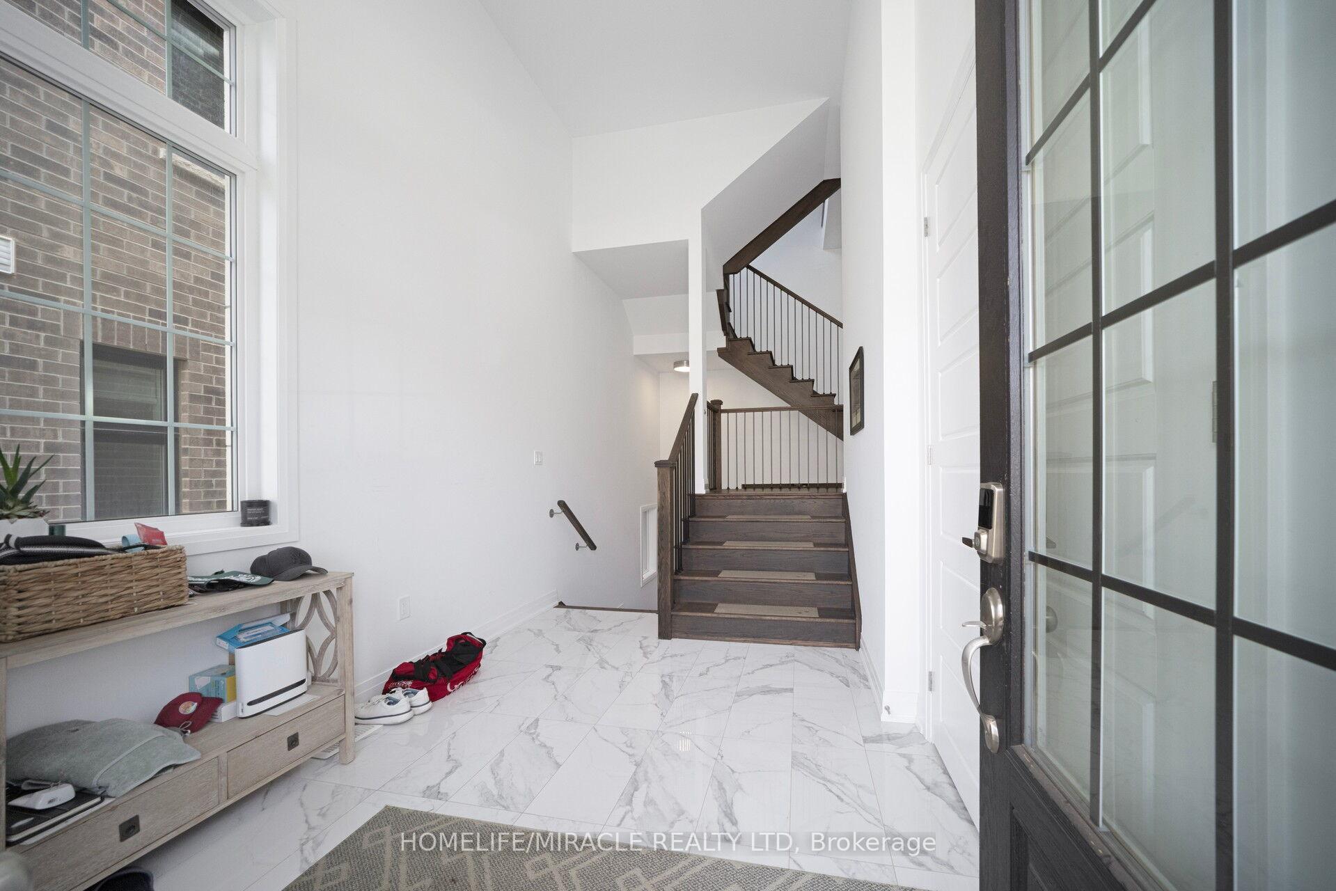 Photo 8 of 1348 Aymond Crescent, Oakville, Joshua Meadows — HOMEH