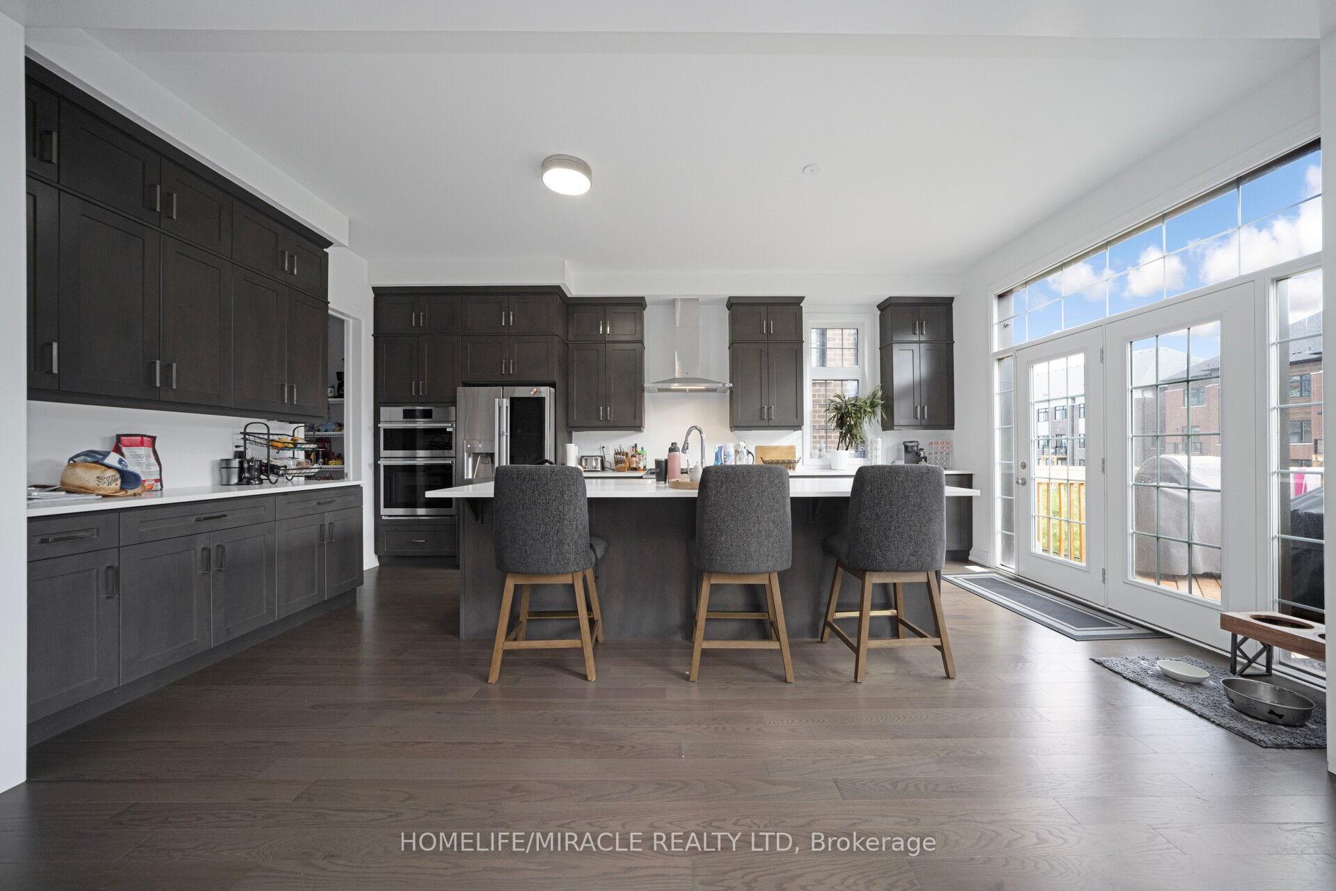 Photo 18 of 1348 Aymond Crescent, Oakville, Joshua Meadows — HOMEH