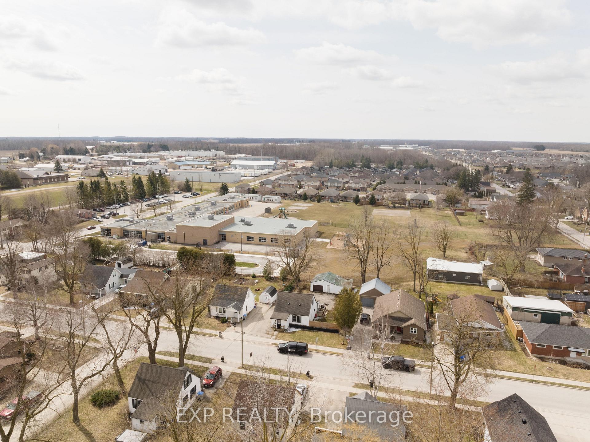 Photo 29 of 418 Clayton Street E, North Perth, Listowel — HOMEH