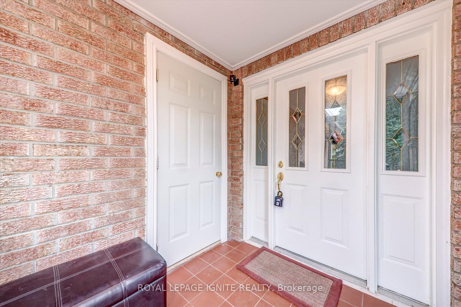 Photo 4 of 2061 Folkway Drive, Mississauga, Erin Mills — HOMEH