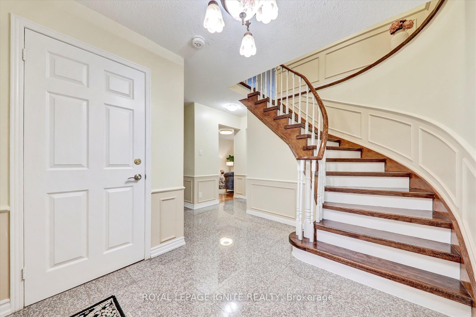 Photo 6 of 2061 Folkway Drive, Mississauga, Erin Mills — HOMEH