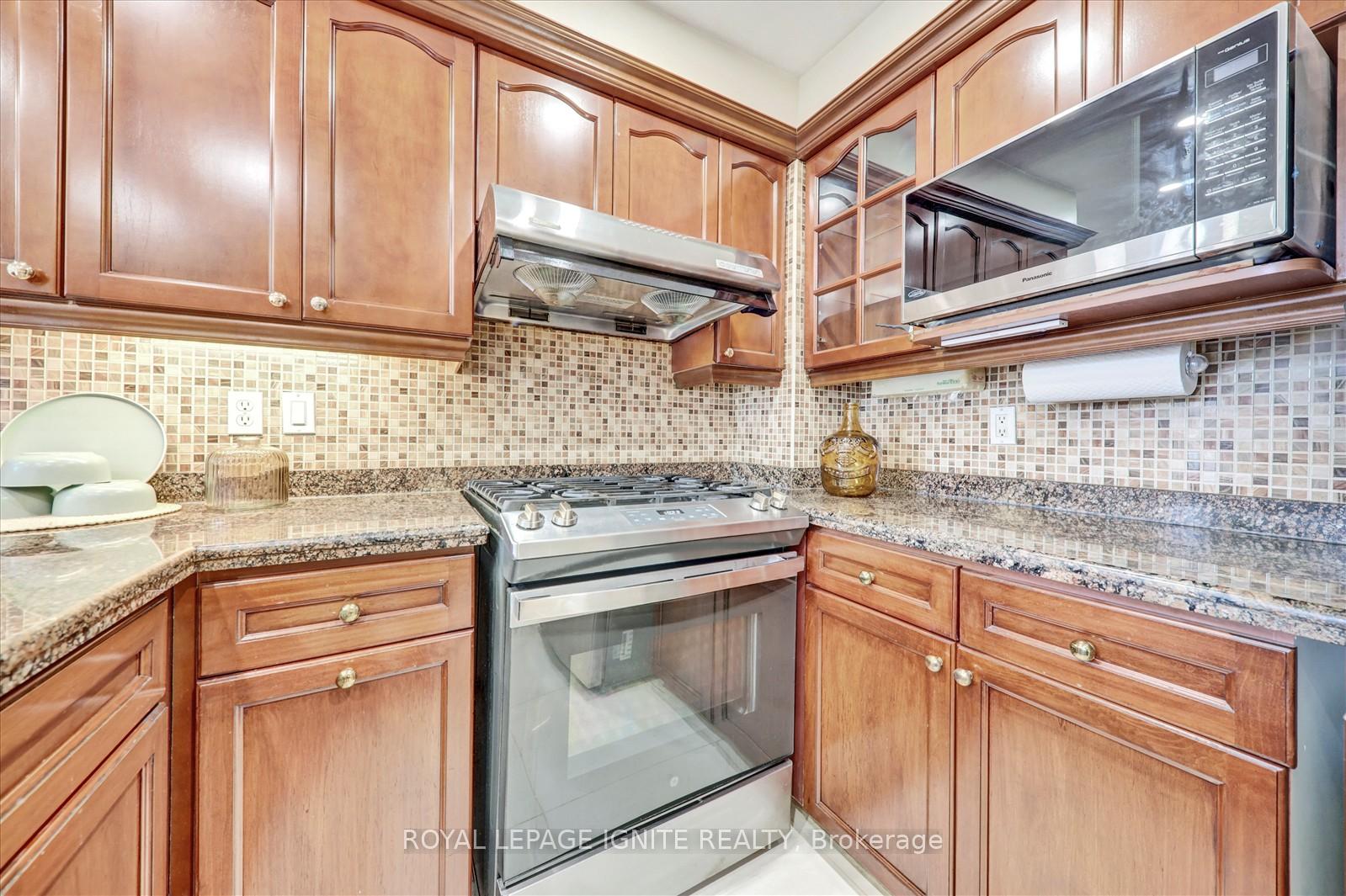 Photo 12 of 2061 Folkway Drive, Mississauga, Erin Mills — HOMEH