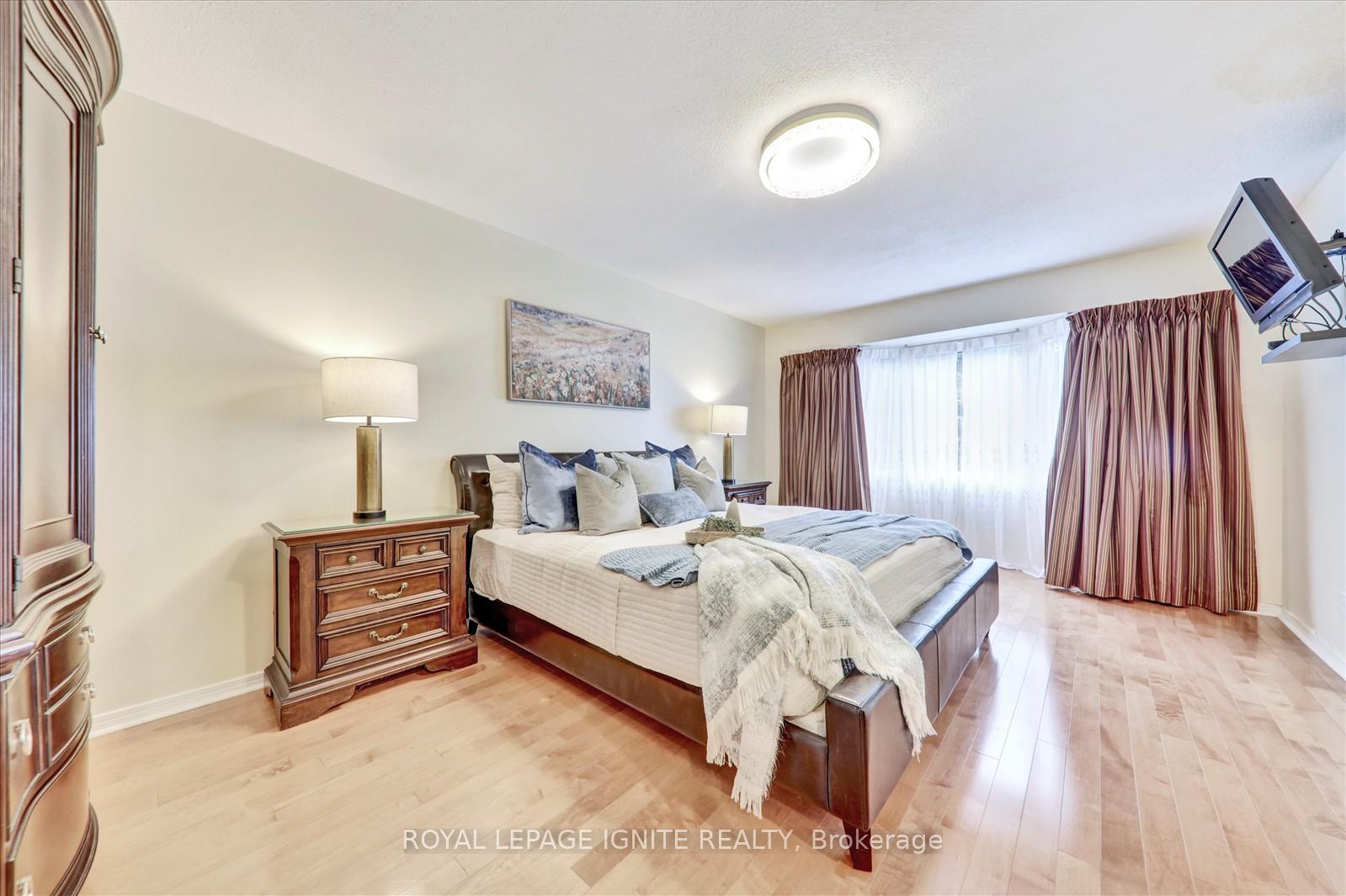 Photo 25 of 2061 Folkway Drive, Mississauga, Erin Mills — HOMEH