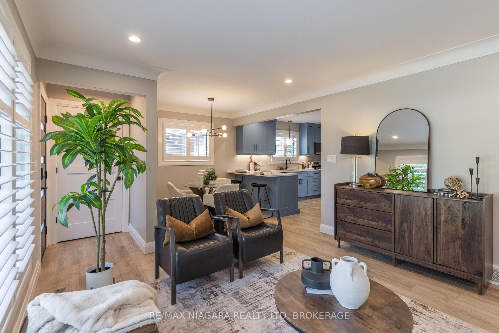 Photo 3 of Unit MAIN, 4612 Nancy Drive, Niagara Falls, Morrison — HOMEH