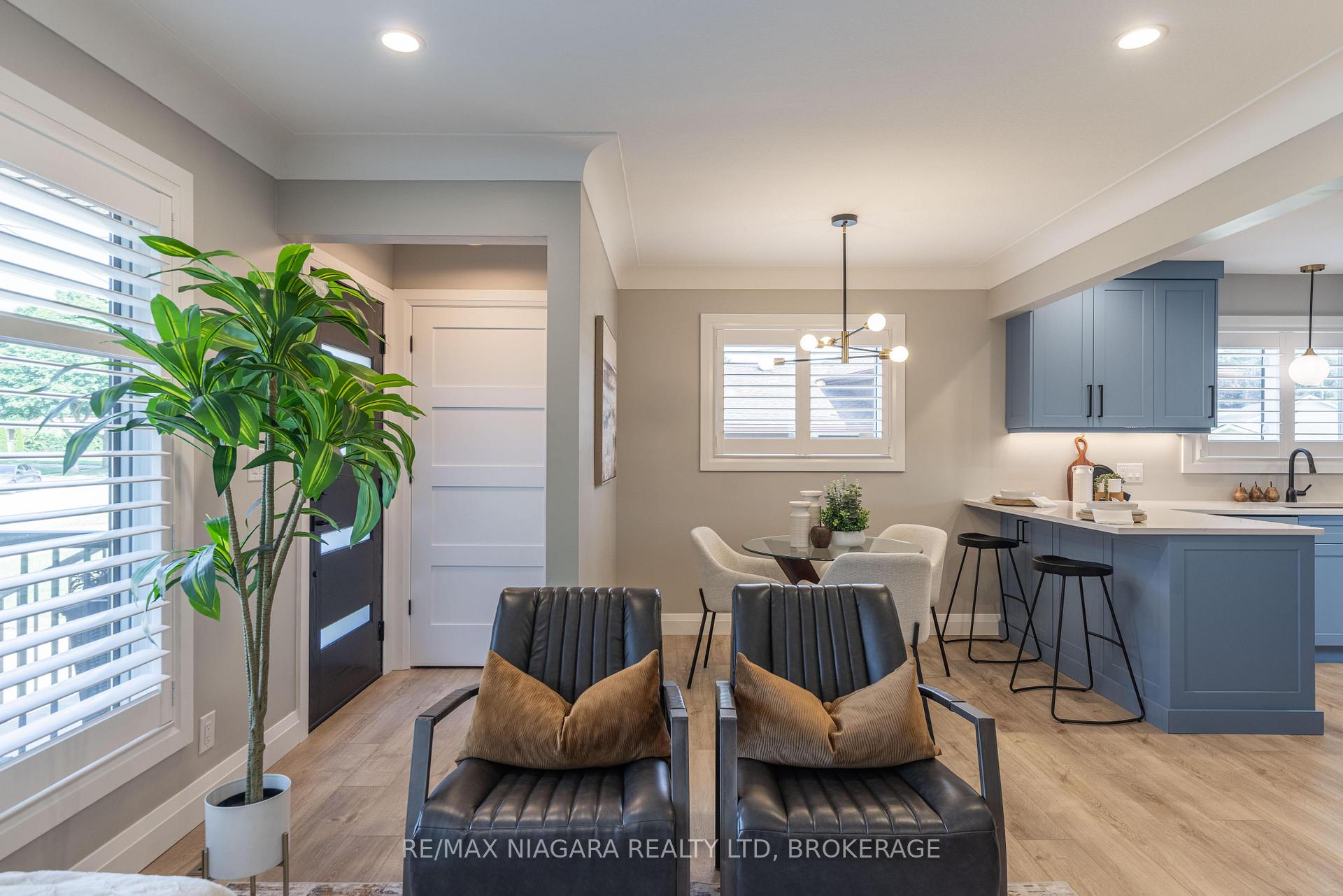 Photo 4 of Unit MAIN, 4612 Nancy Drive, Niagara Falls, Morrison — HOMEH
