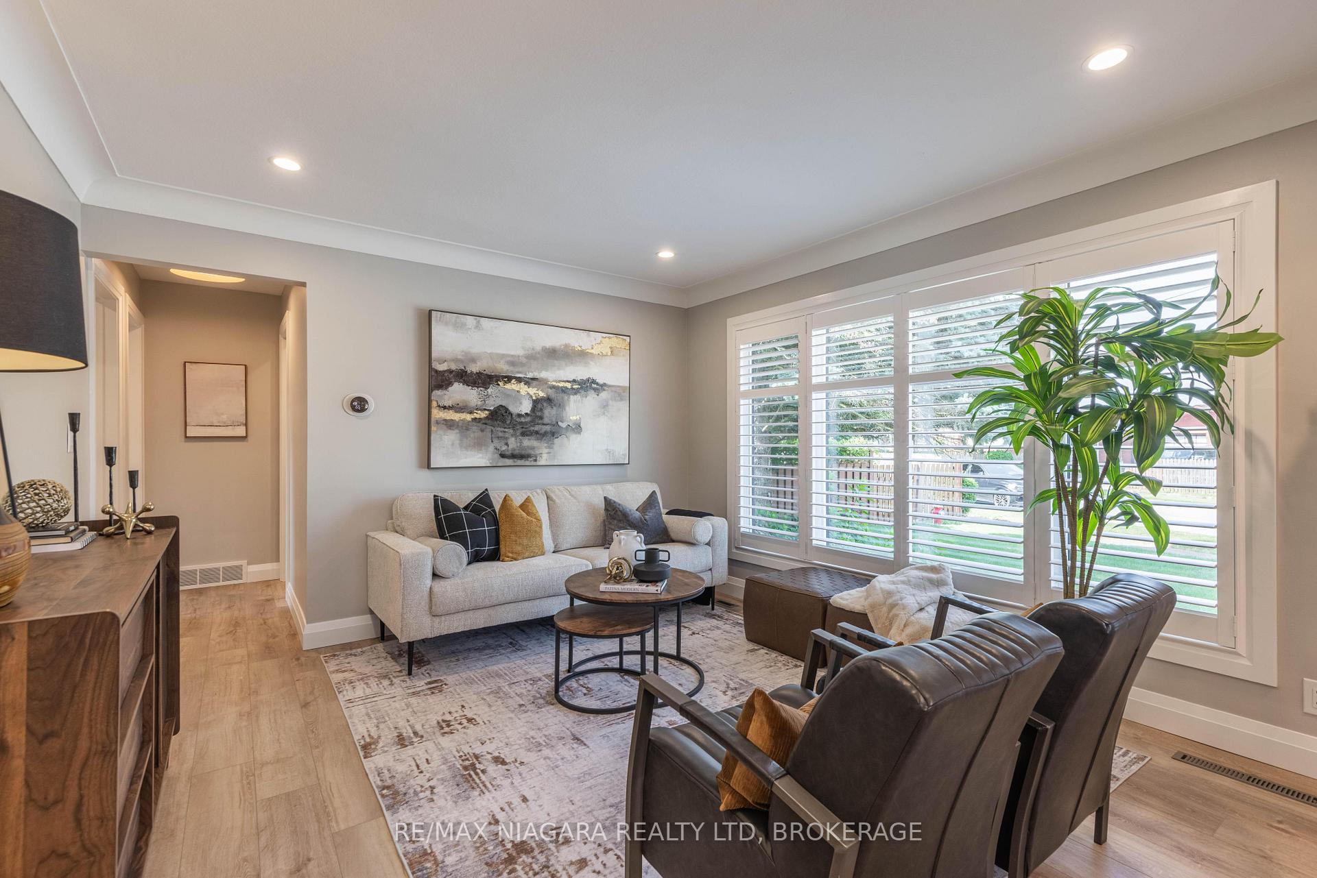 Photo 5 of Unit MAIN, 4612 Nancy Drive, Niagara Falls, Morrison — HOMEH