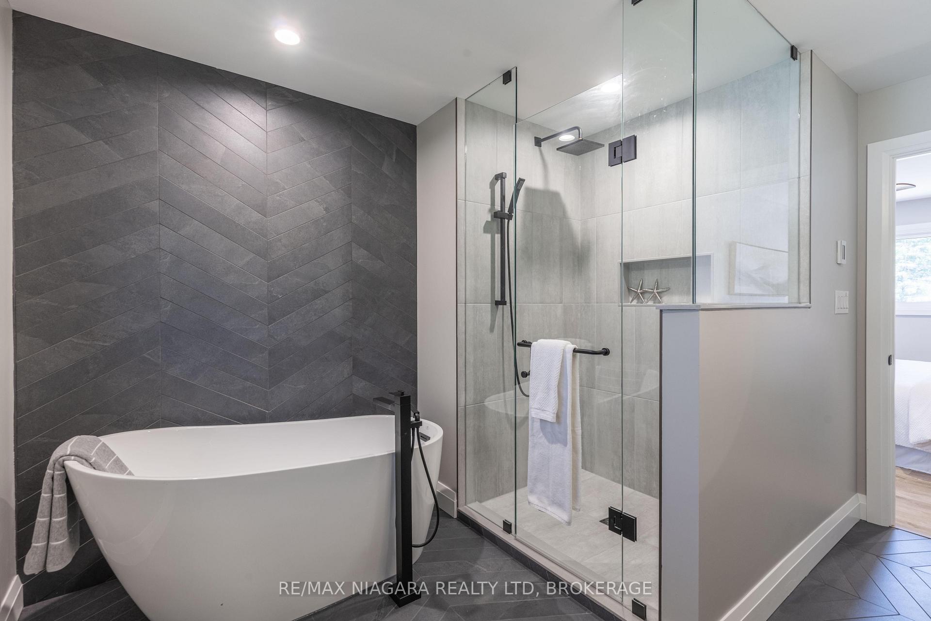 Photo 16 of Unit MAIN, 4612 Nancy Drive, Niagara Falls, Morrison — HOMEH