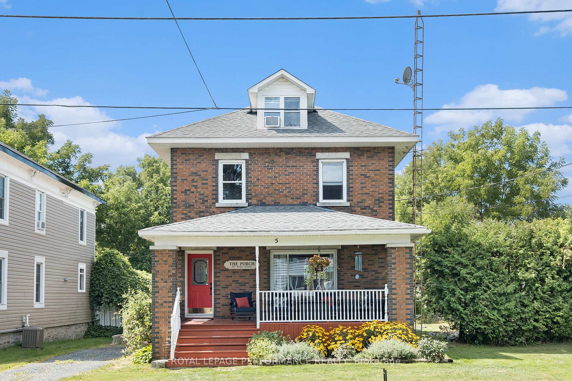 Photo 2 of 5 Minto Street, North Stormont, Finch — HOMEH