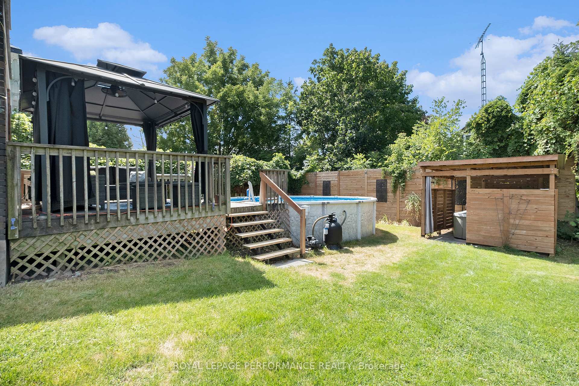 Photo 32 of 5 Minto Street, North Stormont, Finch — HOMEH