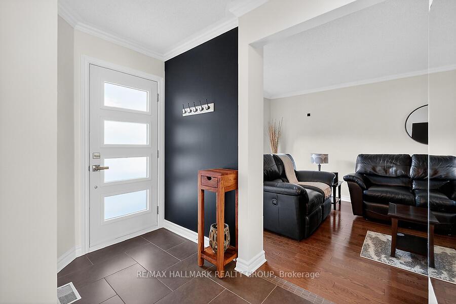 Photo 3 of 1915 Orchardview Avenue, Ottawa, Fallingbrook/Gardenway South — HOMEH